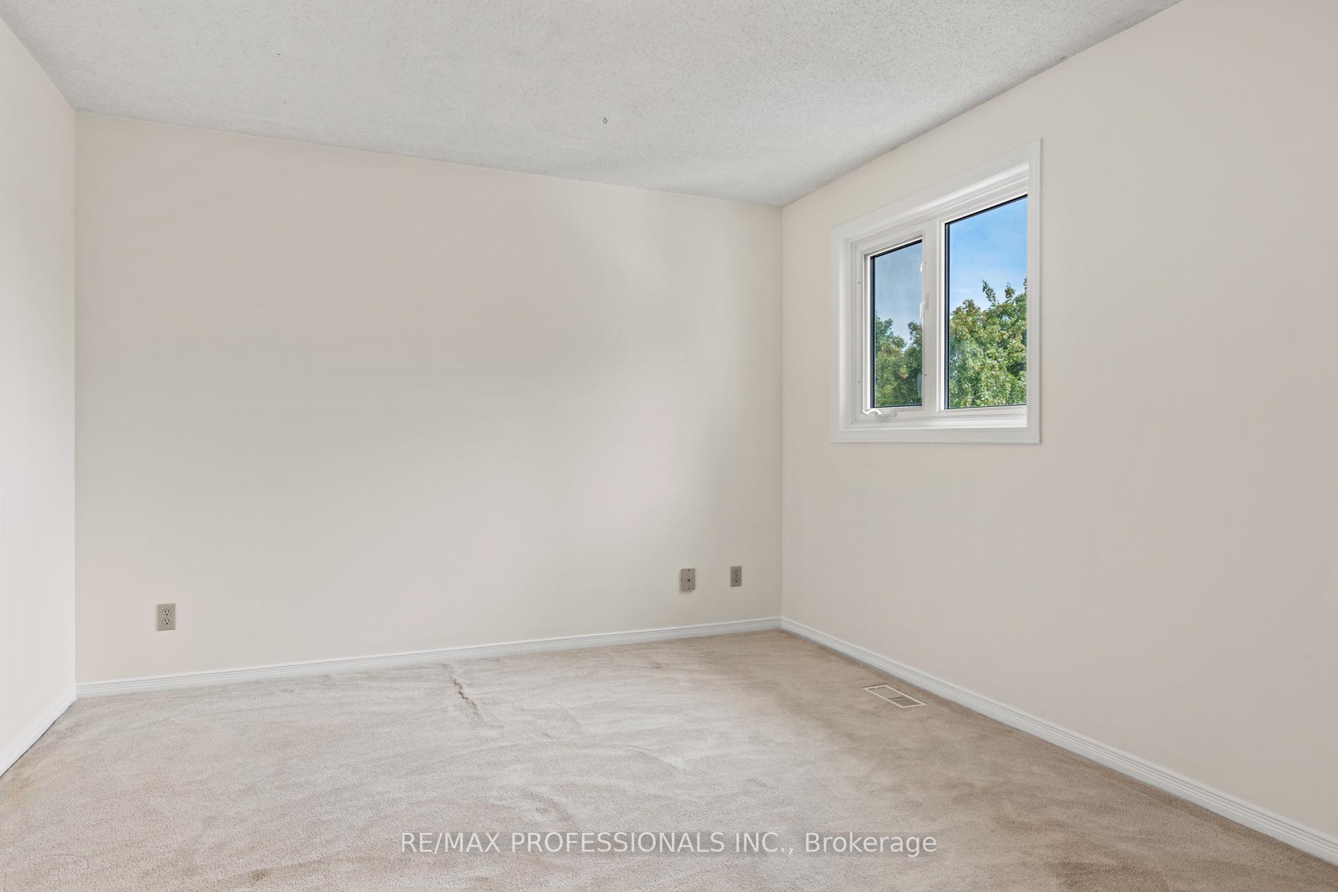 Photo 21 of 676 Merkley Drive, Ottawa, Fallingbrook/Pineridge — HOMEH