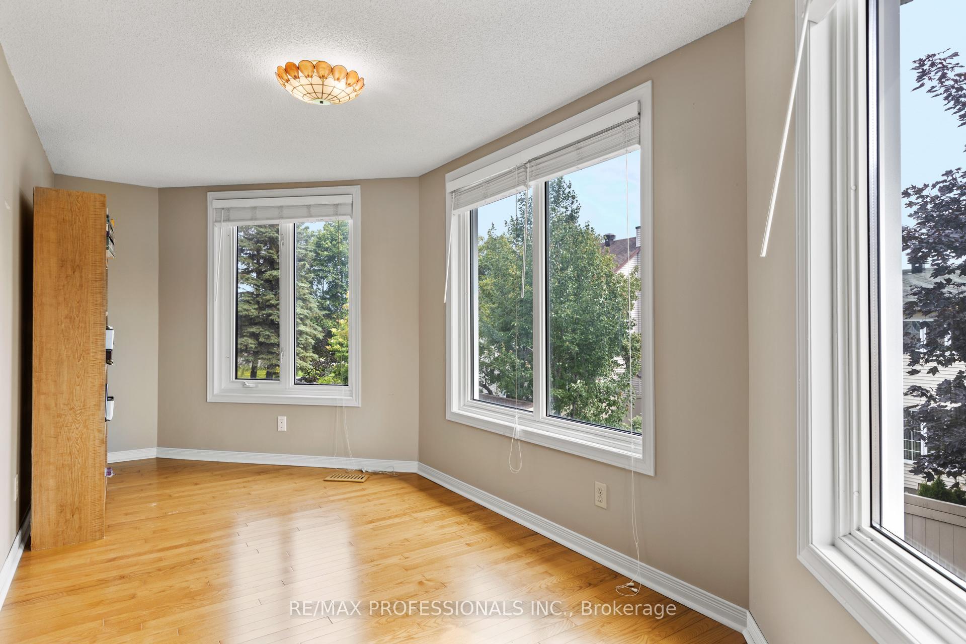 Photo 27 of 676 Merkley Drive, Ottawa, Fallingbrook/Pineridge — HOMEH