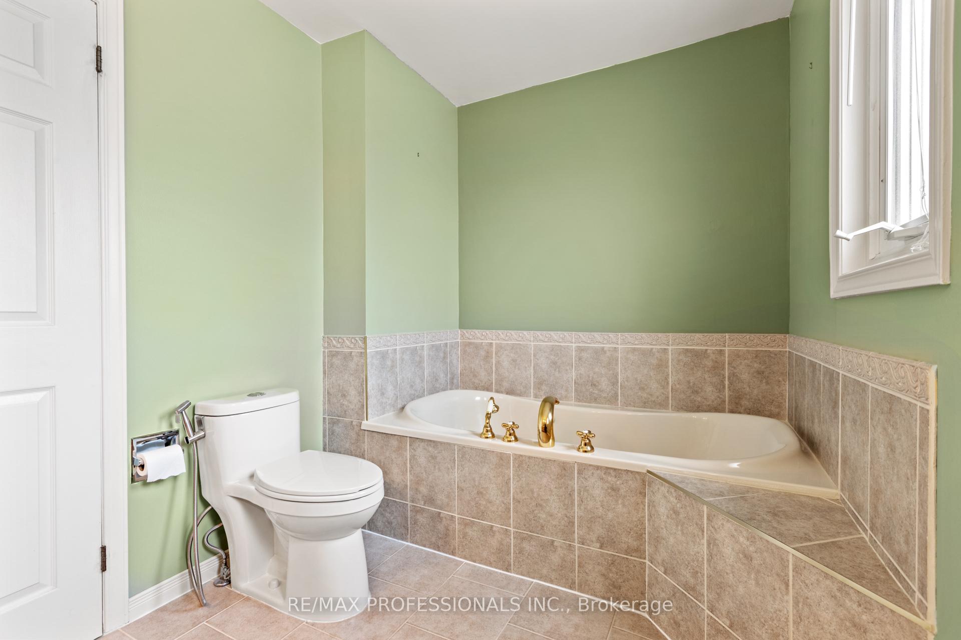 Photo 29 of 676 Merkley Drive, Ottawa, Fallingbrook/Pineridge — HOMEH