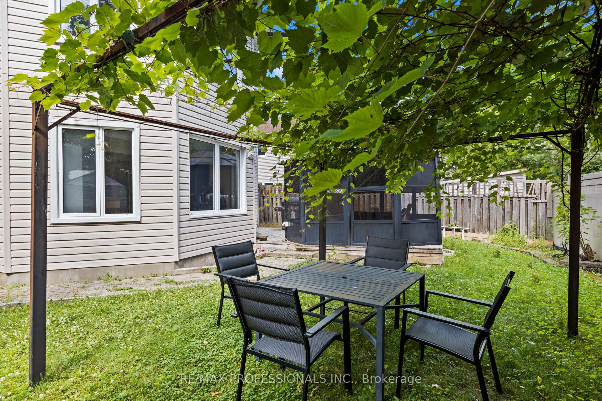 Photo 37 of 676 Merkley Drive, Ottawa, Fallingbrook/Pineridge — HOMEH