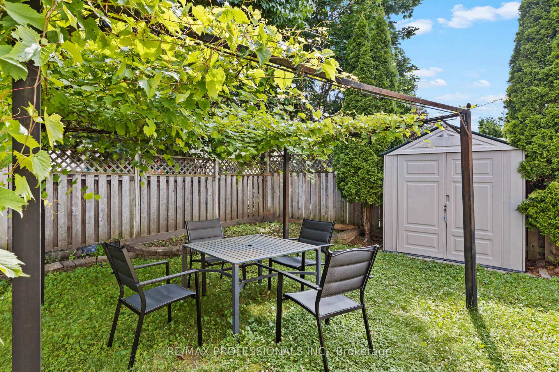 Photo 38 of 676 Merkley Drive, Ottawa, Fallingbrook/Pineridge — HOMEH