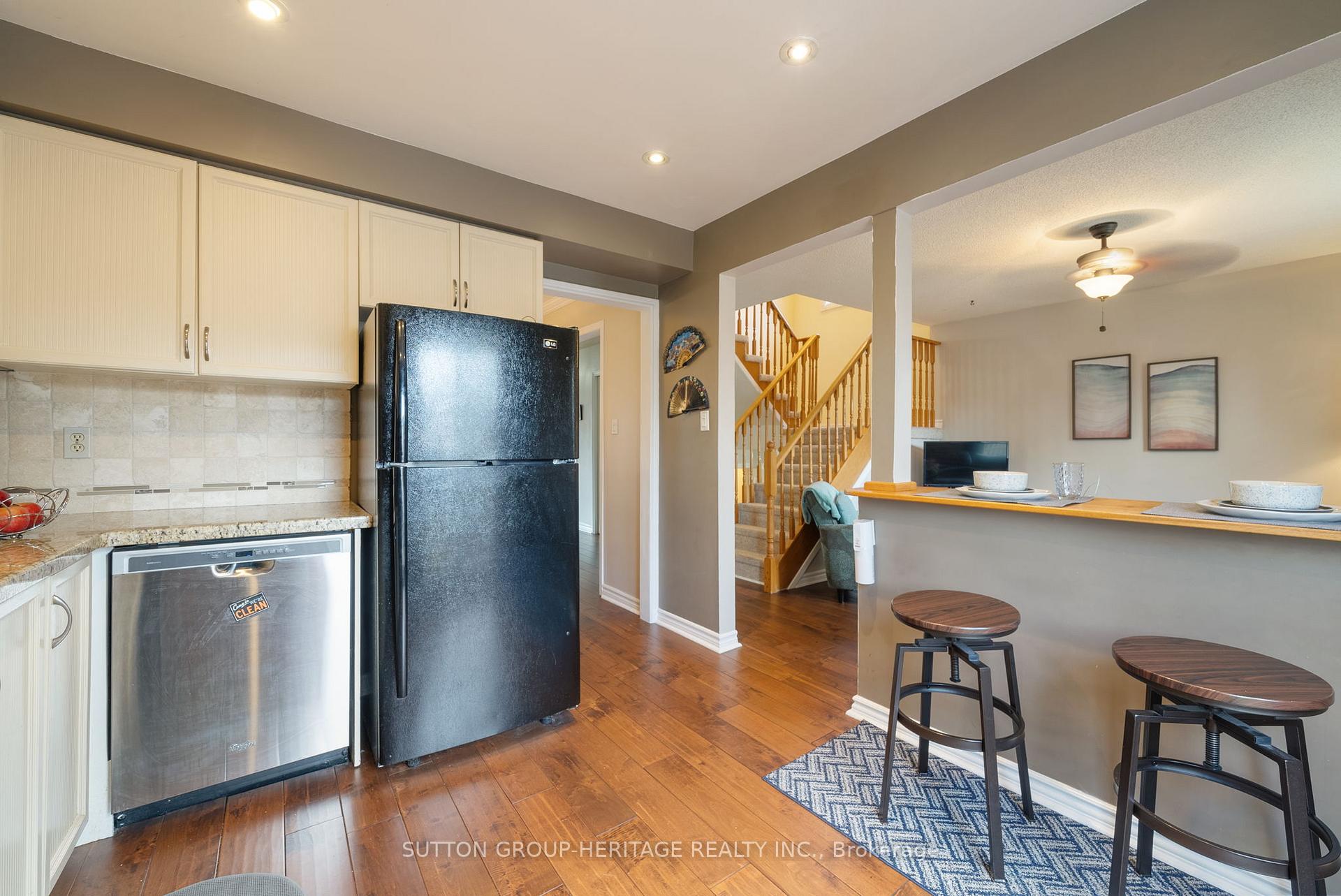 Photo 12 of 618 Sugar Maple Crescent, Whitby, Williamsburg — HOMEH