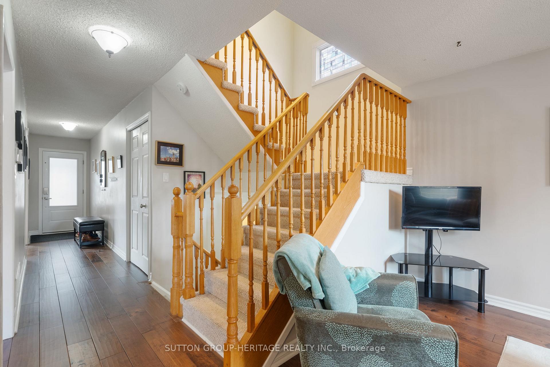 Photo 15 of 618 Sugar Maple Crescent, Whitby, Williamsburg — HOMEH
