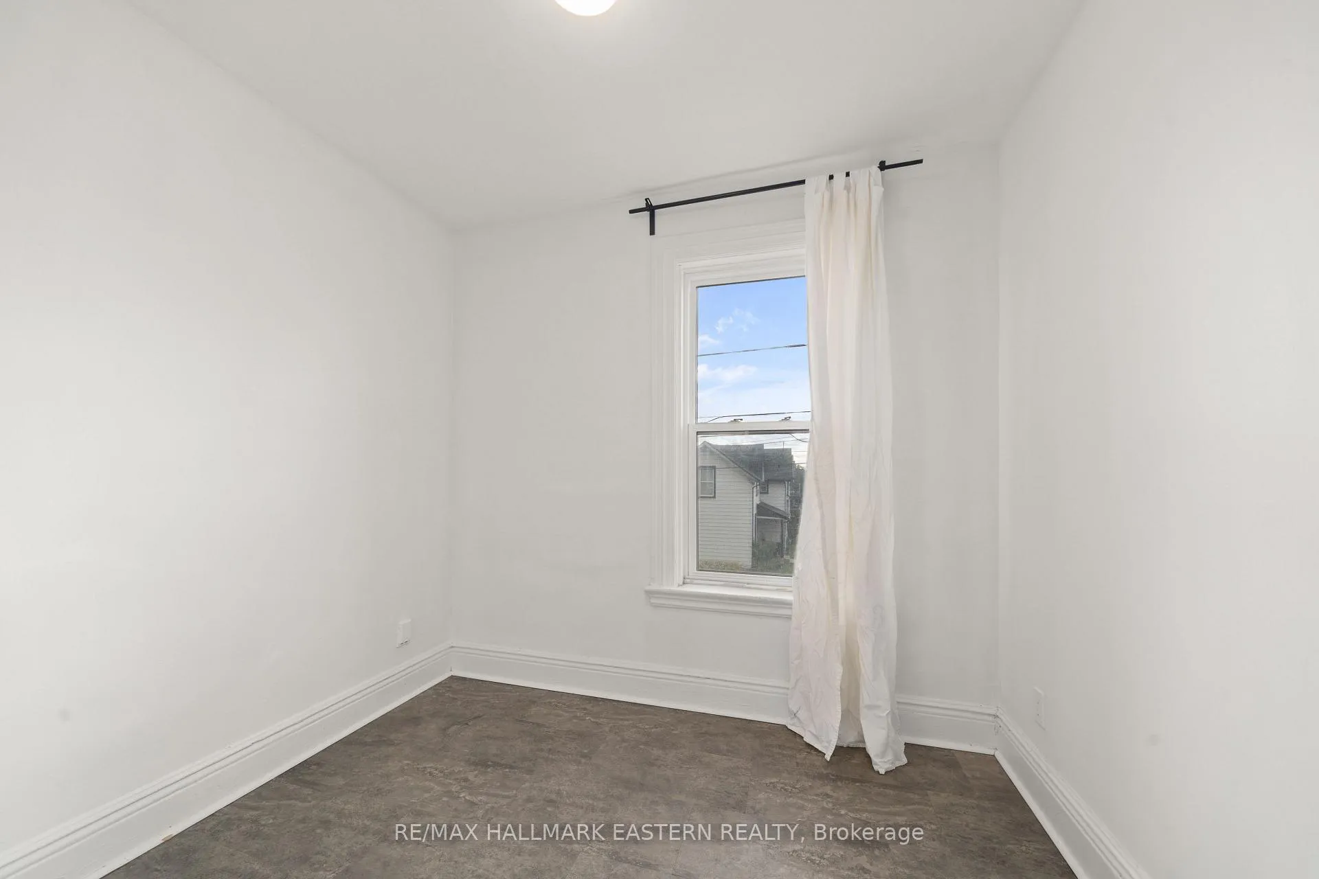 Photo 11 of 300 Wolfe Street, Peterborough, Town Ward 3 — HOMEH