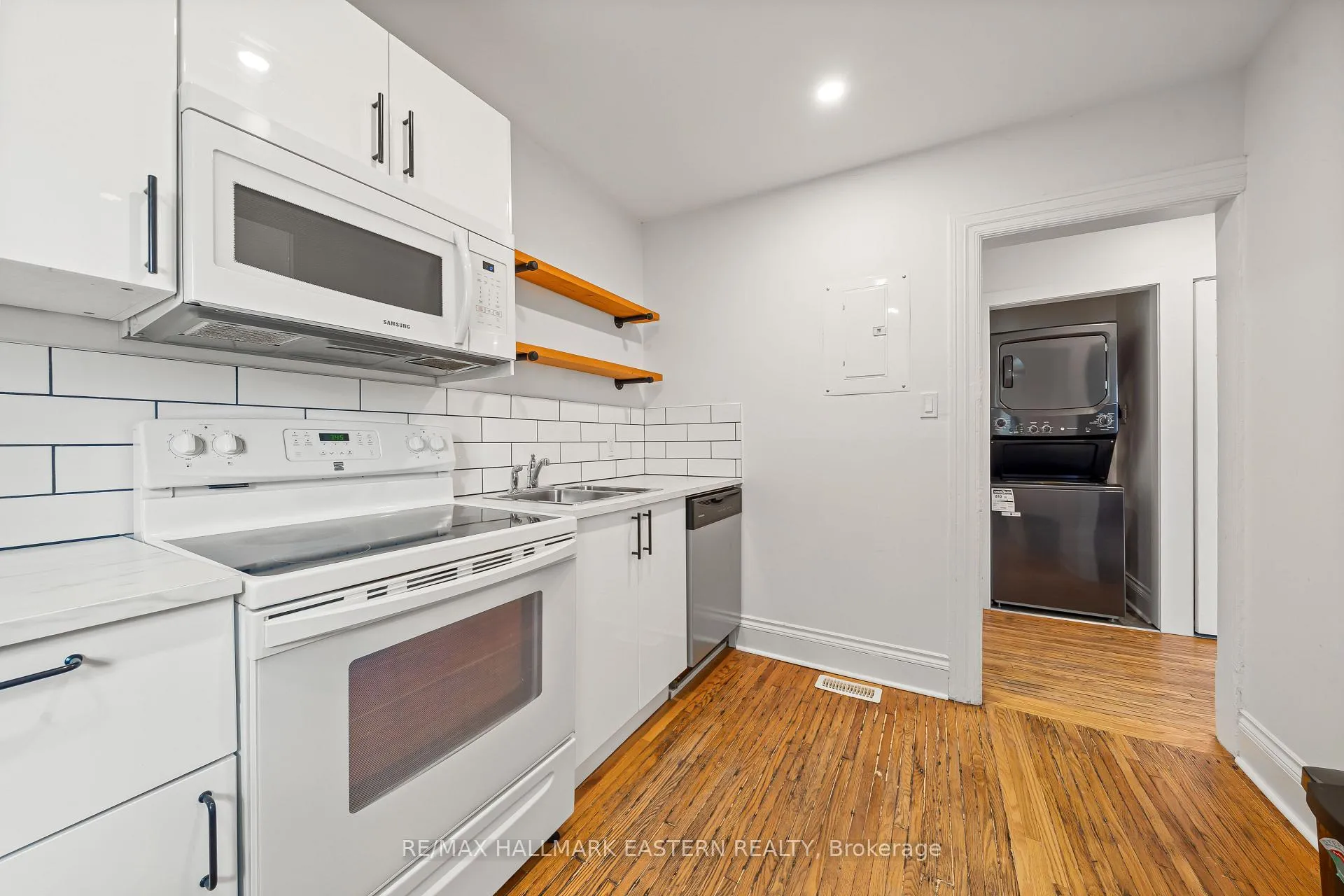 Photo 14 of 300 Wolfe Street, Peterborough, Town Ward 3 — HOMEH