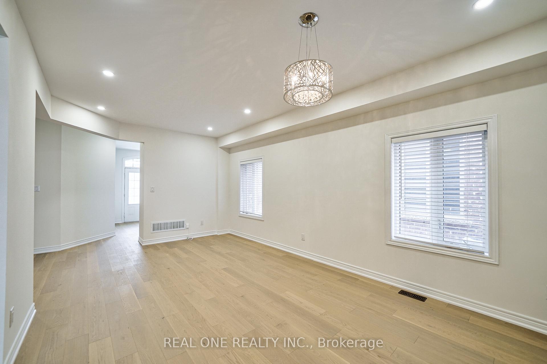 Photo 5 of 20 Riding Mountain Drive, Richmond Hill, Jefferson — HOMEH