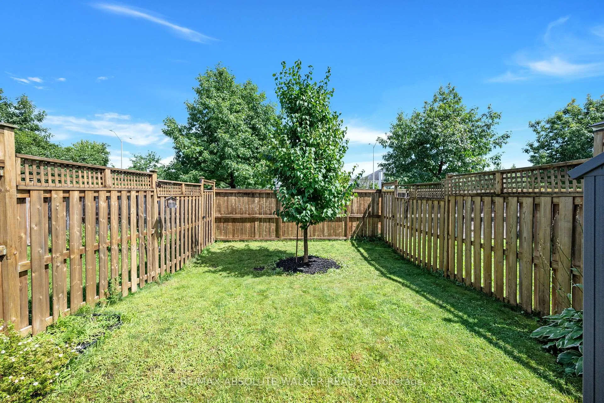 Photo 3 of 2084 Melette Crescent, Ottawa, Avalon East — HOMEH
