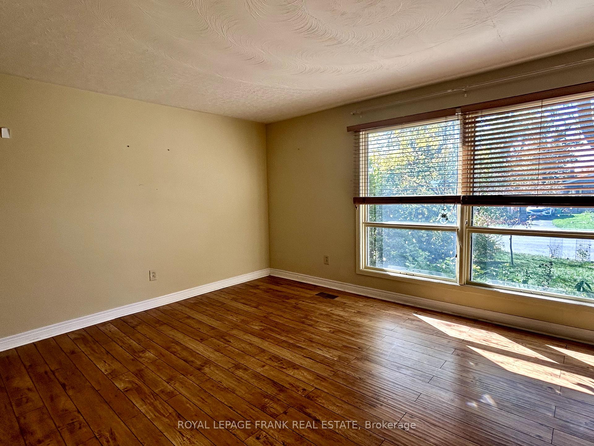 Photo 14 of 4 Peary Place, Peterborough, Northcrest Ward 5 — HOMEH
