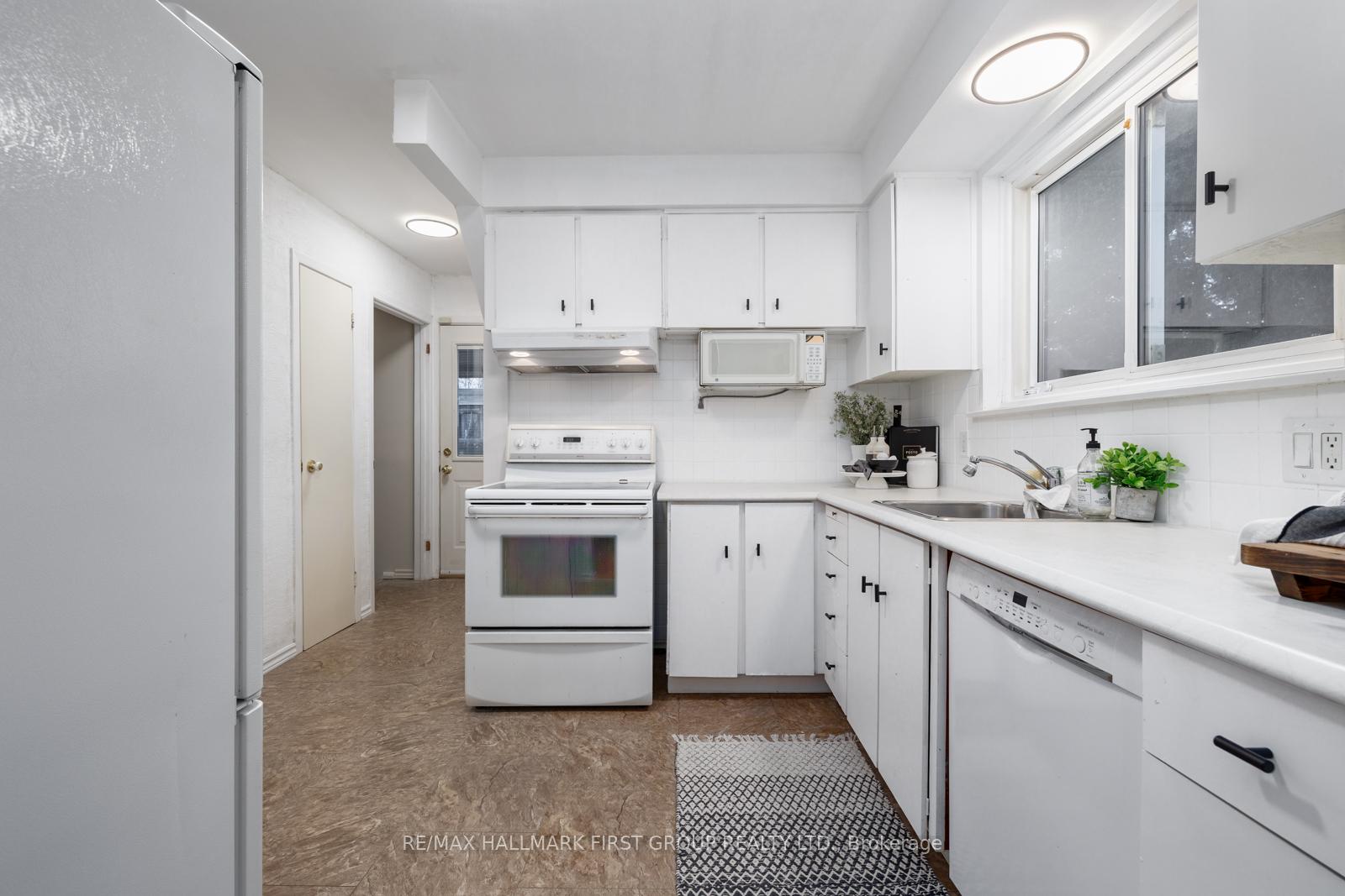Photo 11 of 1395 Fundy Street, Oshawa, Lakeview — HOMEH