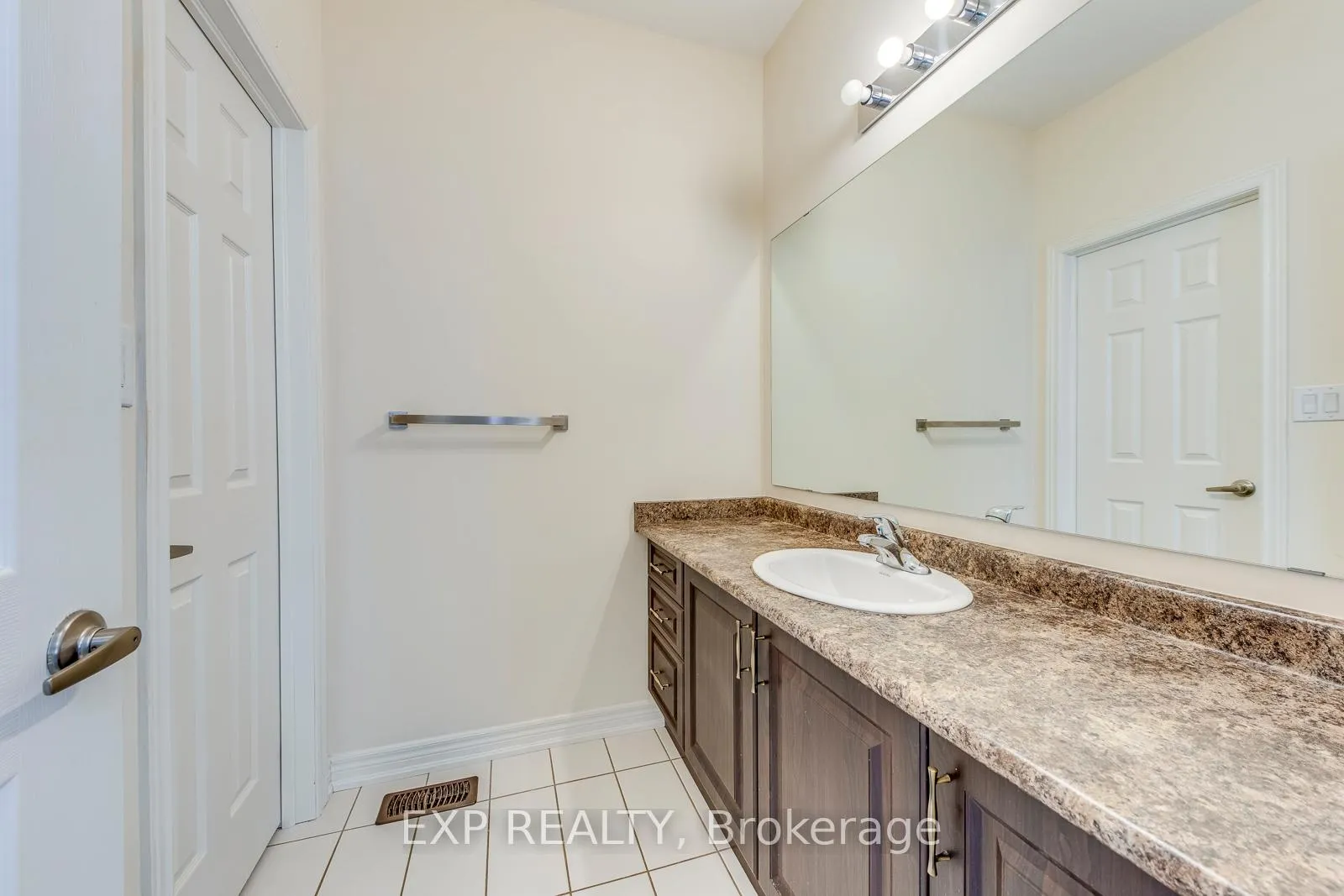 Photo 31 of 186 Agro Street, Hamilton, Waterdown — HOMEH