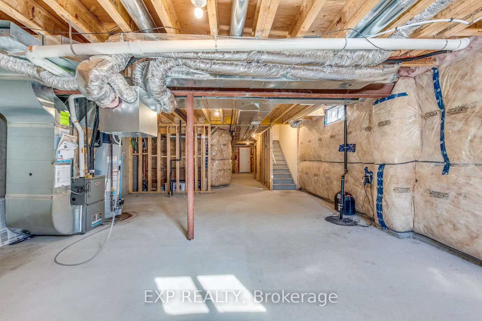 Photo 35 of 186 Agro Street, Hamilton, Waterdown — HOMEH