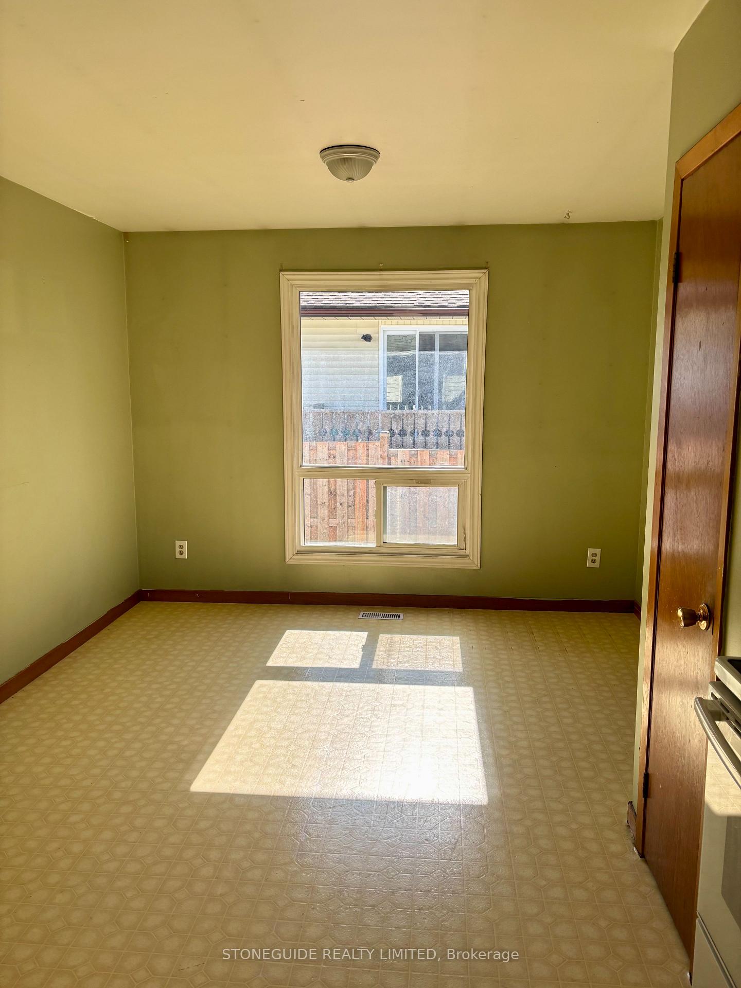 Photo 9 of 2180 Easthill Drive, Peterborough, Ashburnham Ward 4 — HOMEH