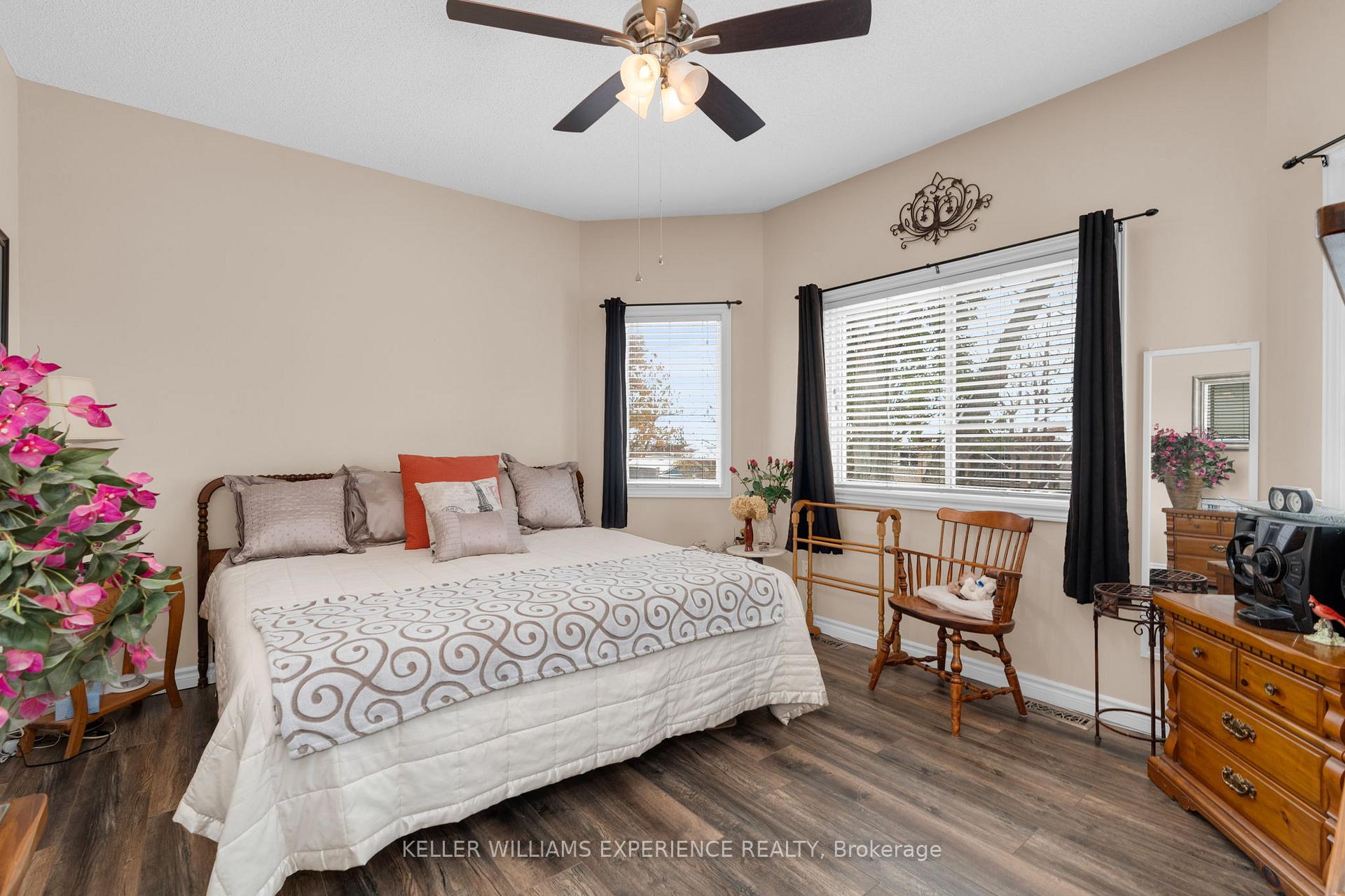 Photo 9 of 33 Allsop Crescent, Barrie, Holly — HOMEH