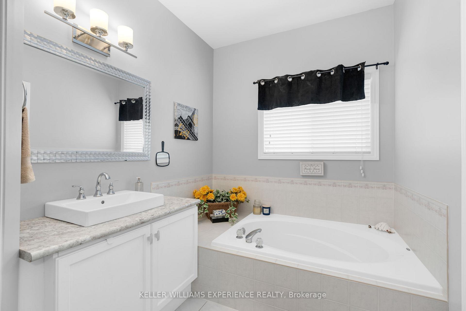 Photo 11 of 33 Allsop Crescent, Barrie, Holly — HOMEH