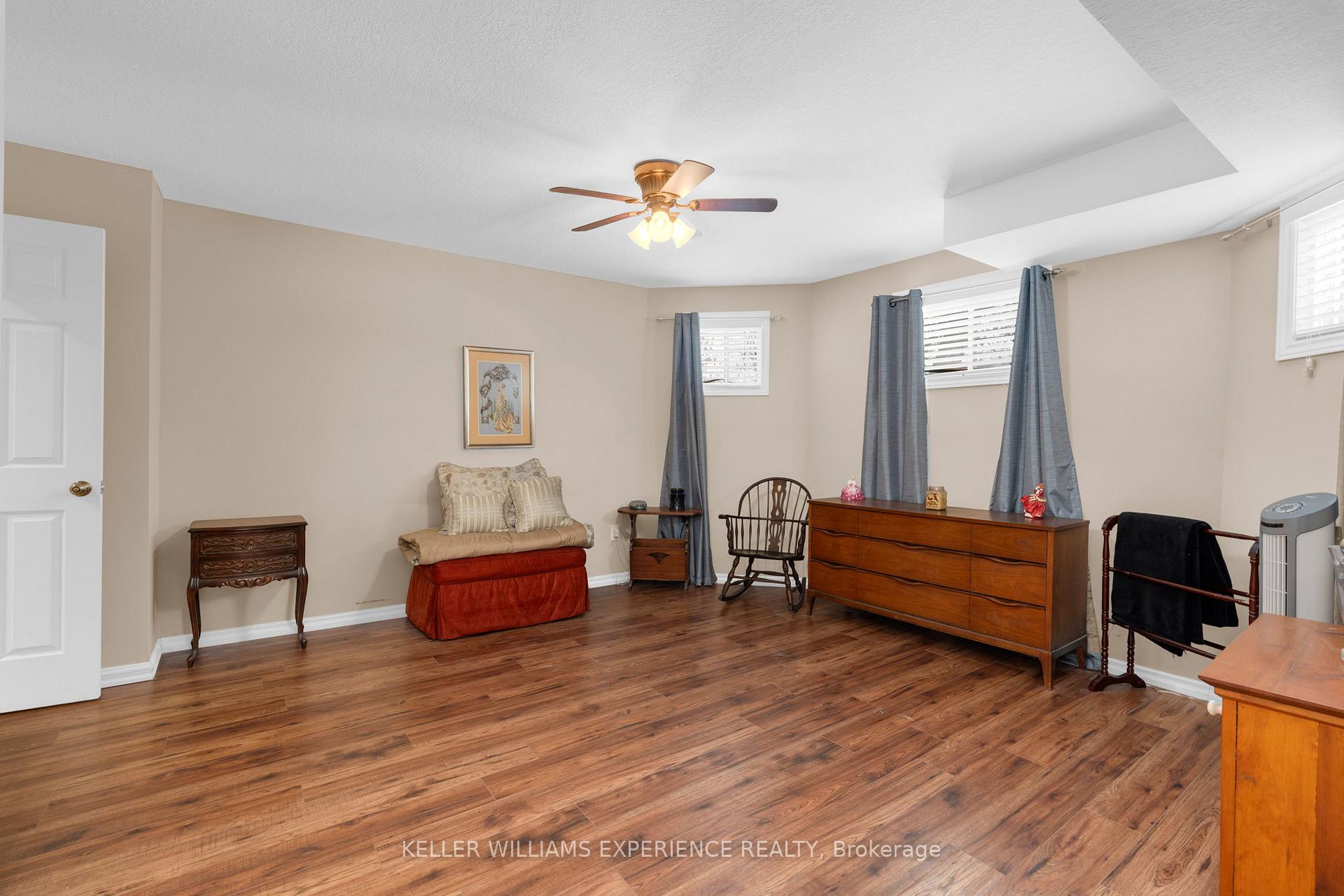 Photo 15 of 33 Allsop Crescent, Barrie, Holly — HOMEH