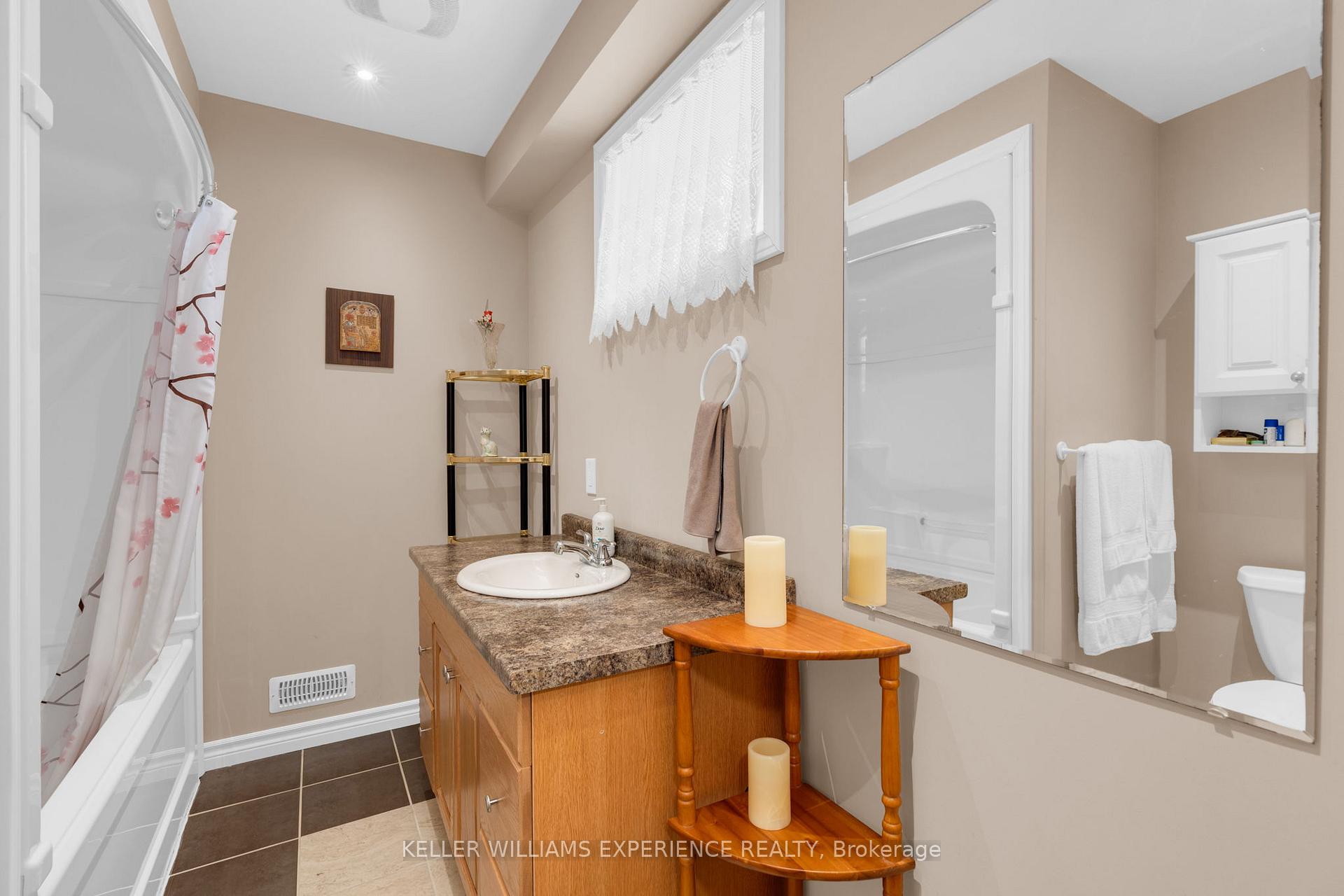 Photo 17 of 33 Allsop Crescent, Barrie, Holly — HOMEH