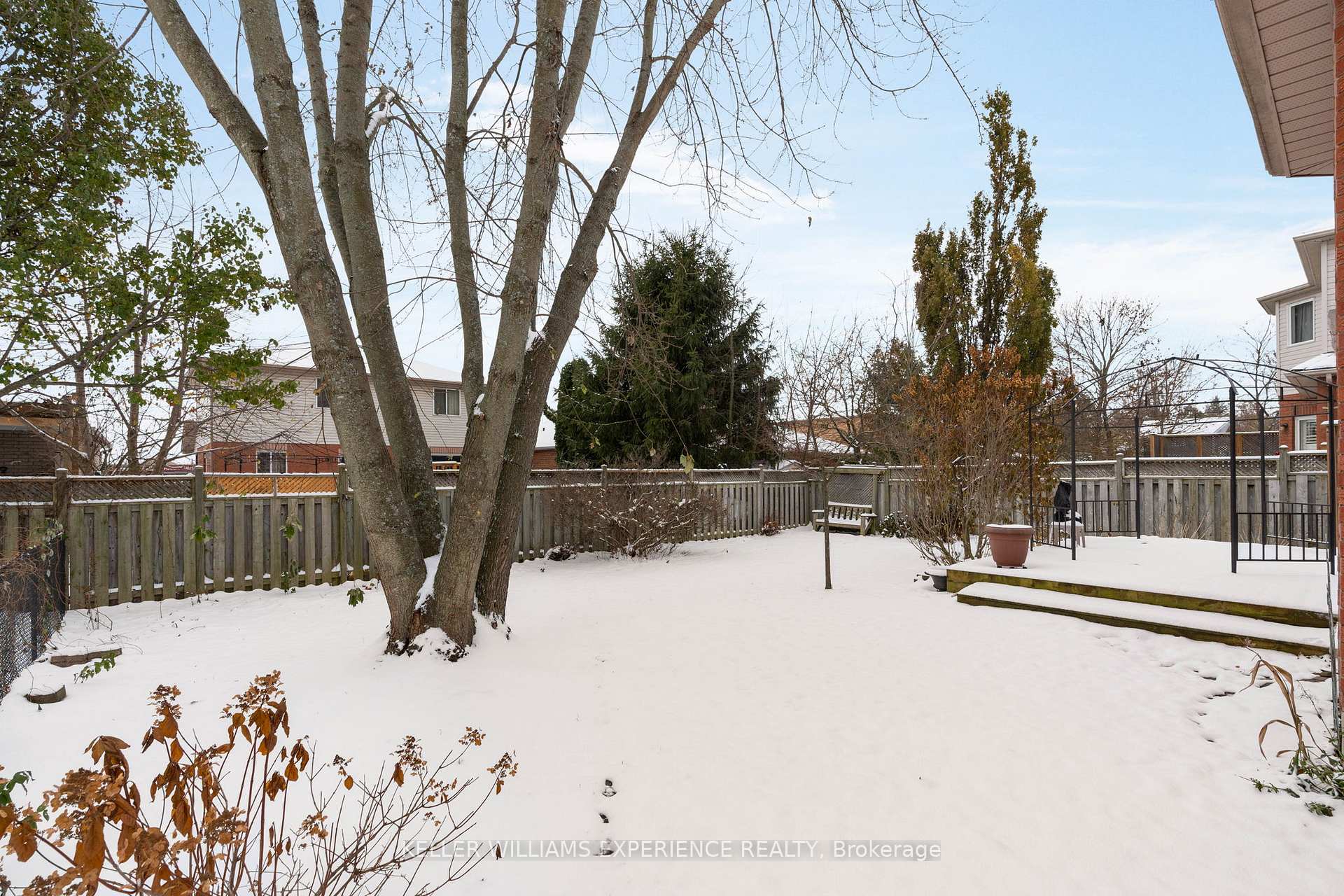 Photo 20 of 33 Allsop Crescent, Barrie, Holly — HOMEH
