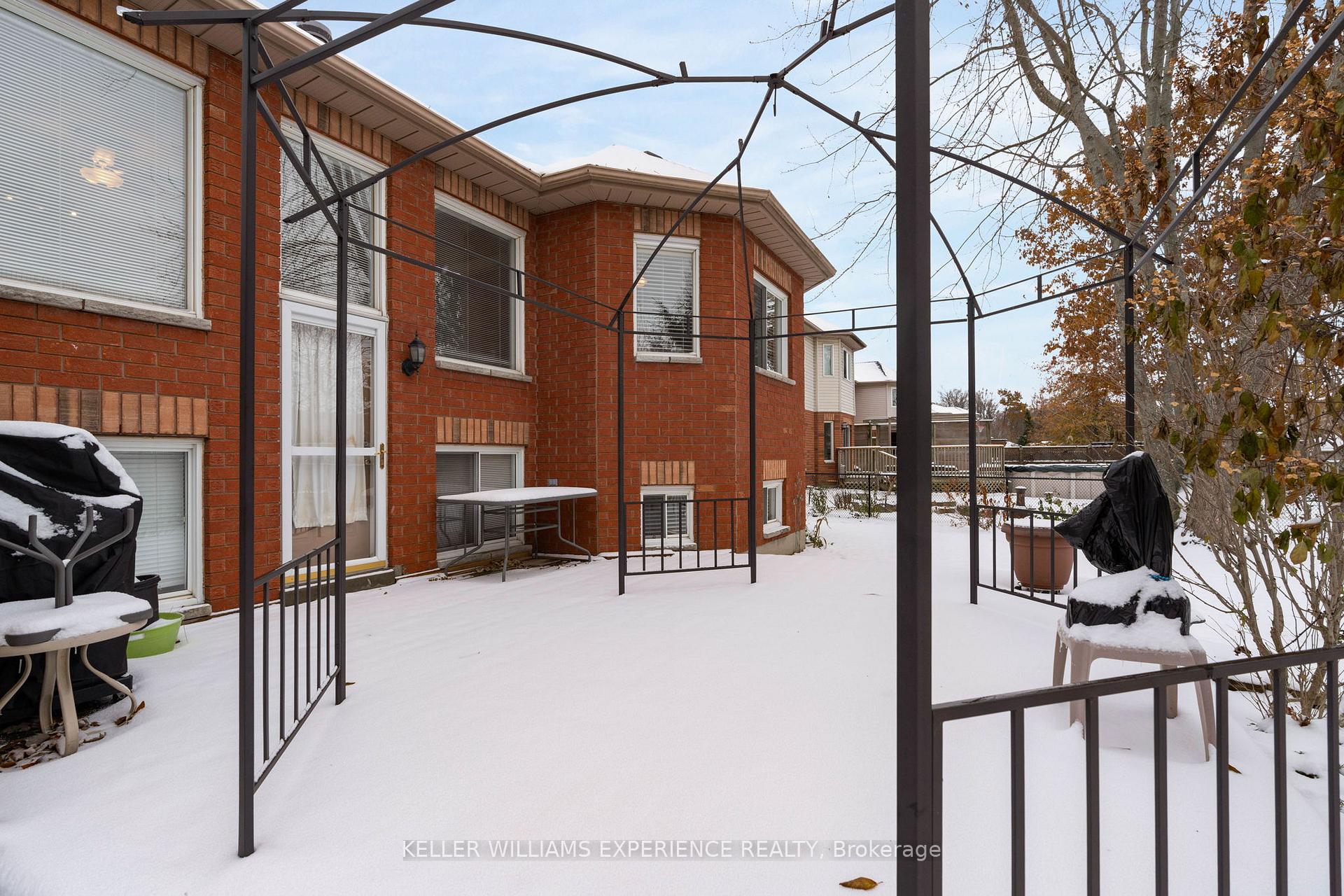 Photo 25 of 33 Allsop Crescent, Barrie, Holly — HOMEH