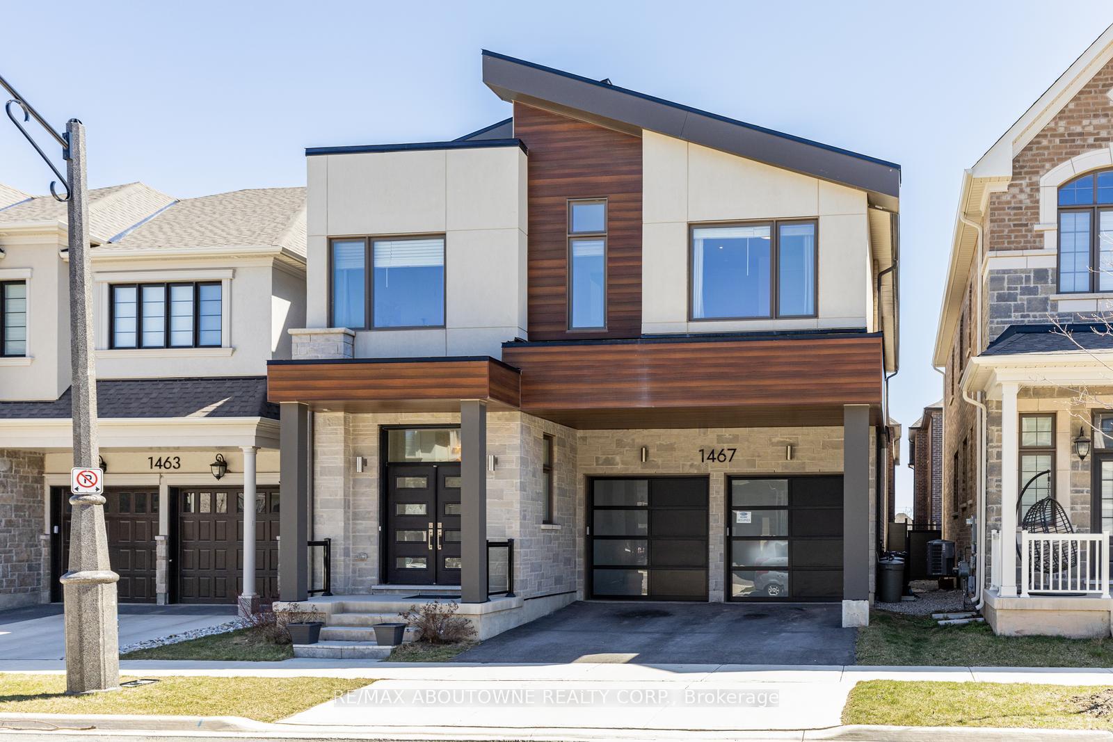 Front of 1467 Everest Crescent