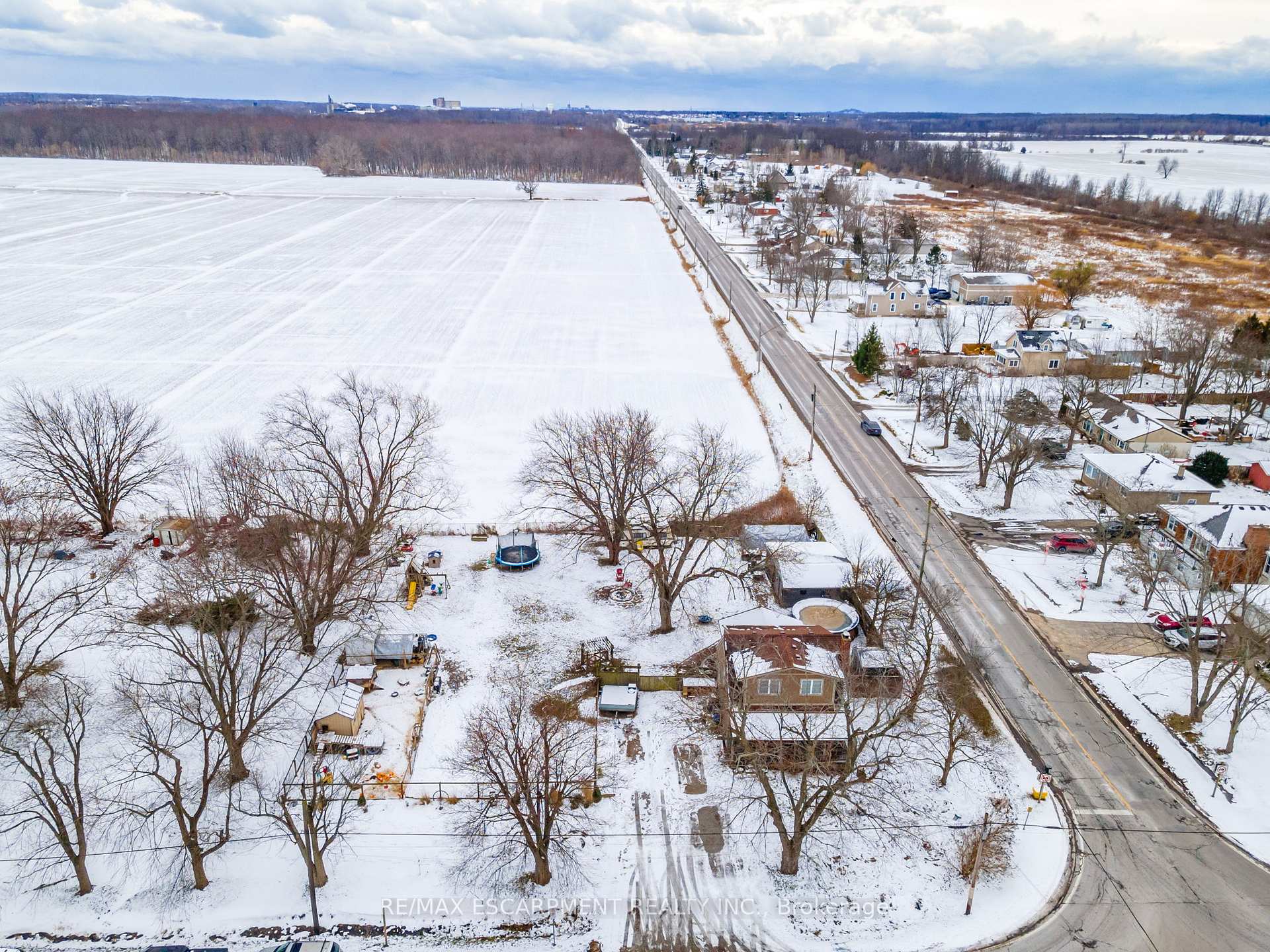 Photo 3 of 529 Forks Road, Welland, Broadway — HOMEH