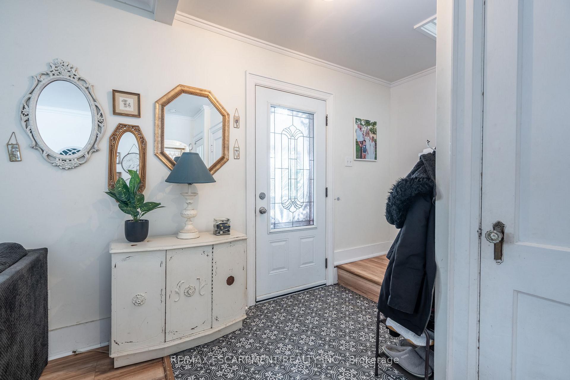 Photo 7 of 529 Forks Road, Welland, Broadway — HOMEH