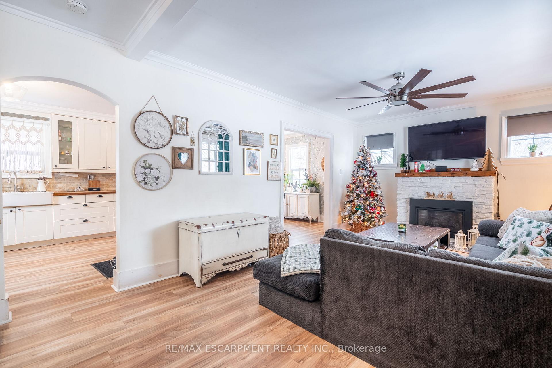 Photo 8 of 529 Forks Road, Welland, Broadway — HOMEH