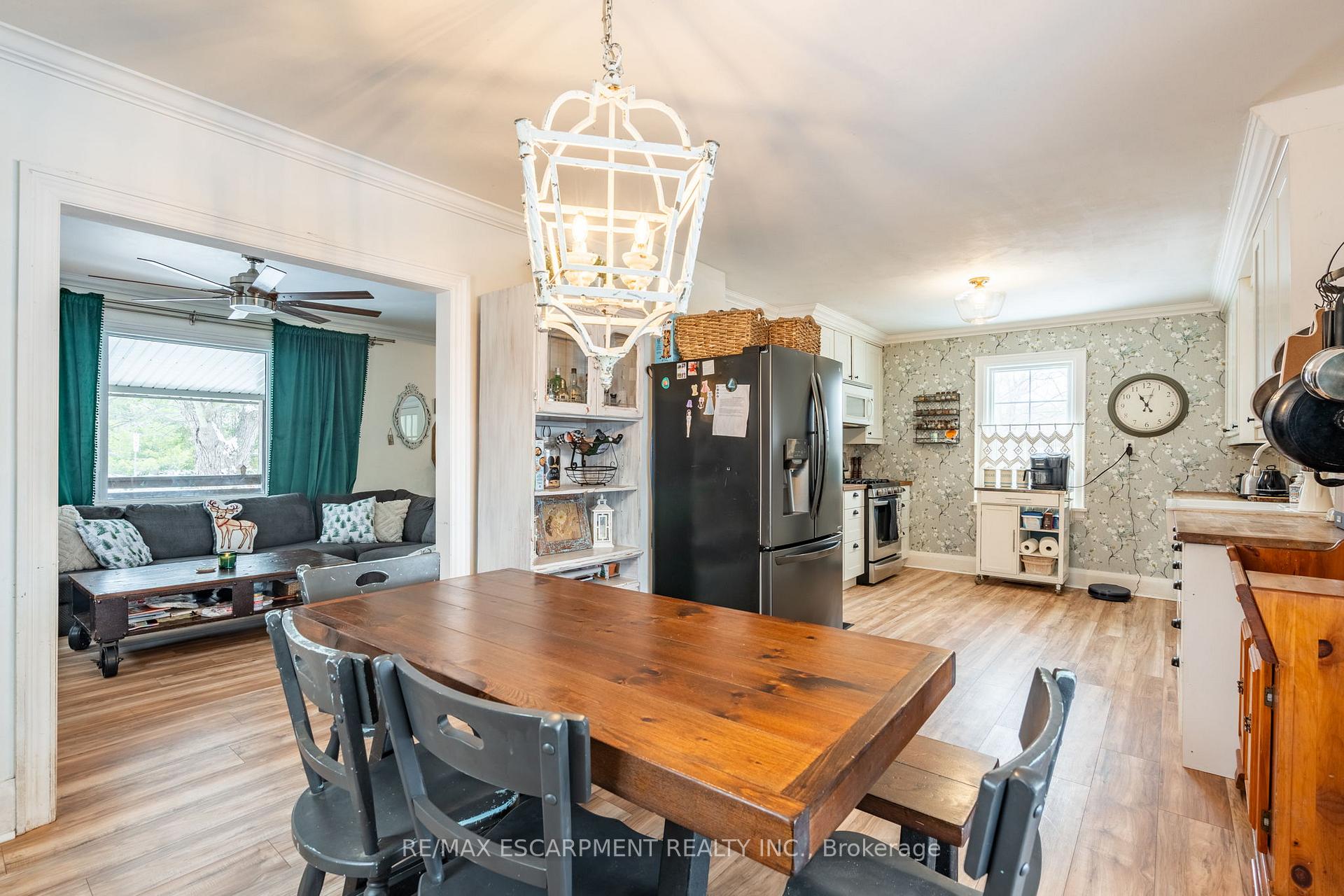 Photo 13 of 529 Forks Road, Welland, Broadway — HOMEH