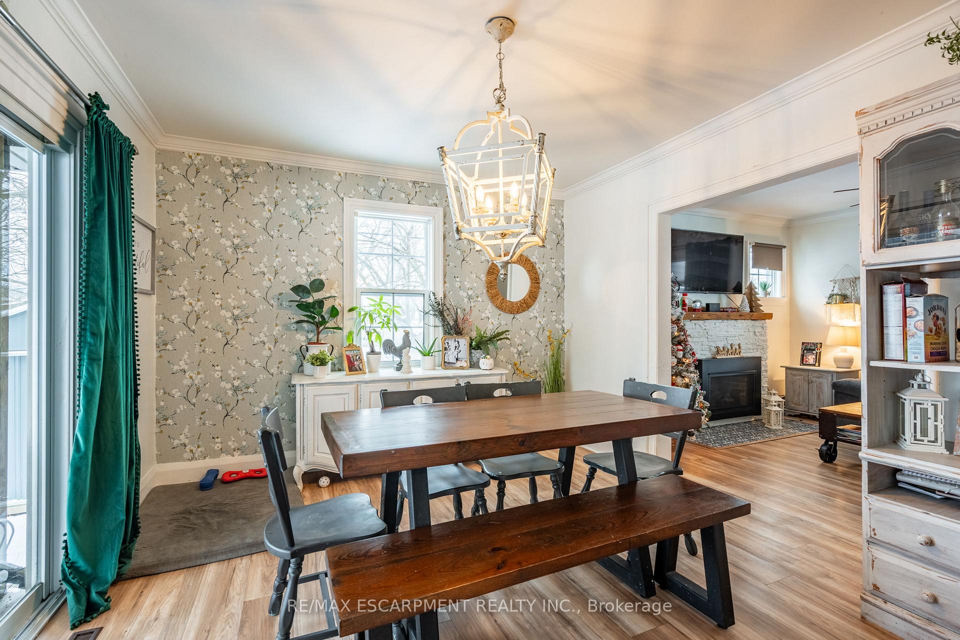 Photo 14 of 529 Forks Road, Welland, Broadway — HOMEH