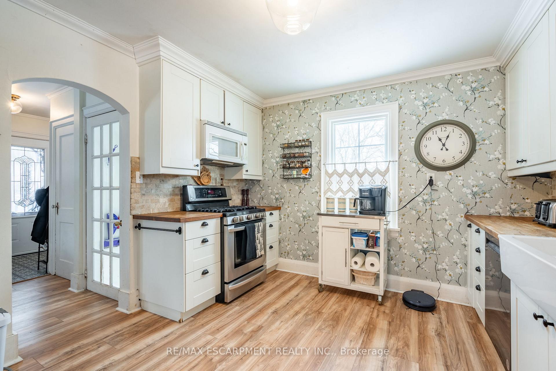 Photo 15 of 529 Forks Road, Welland, Broadway — HOMEH