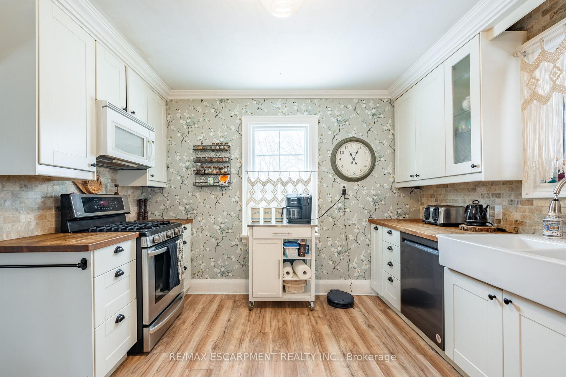 Photo 16 of 529 Forks Road, Welland, Broadway — HOMEH