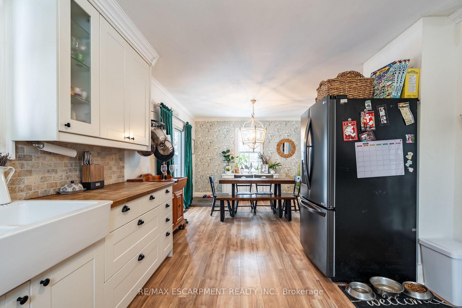 Photo 17 of 529 Forks Road, Welland, Broadway — HOMEH