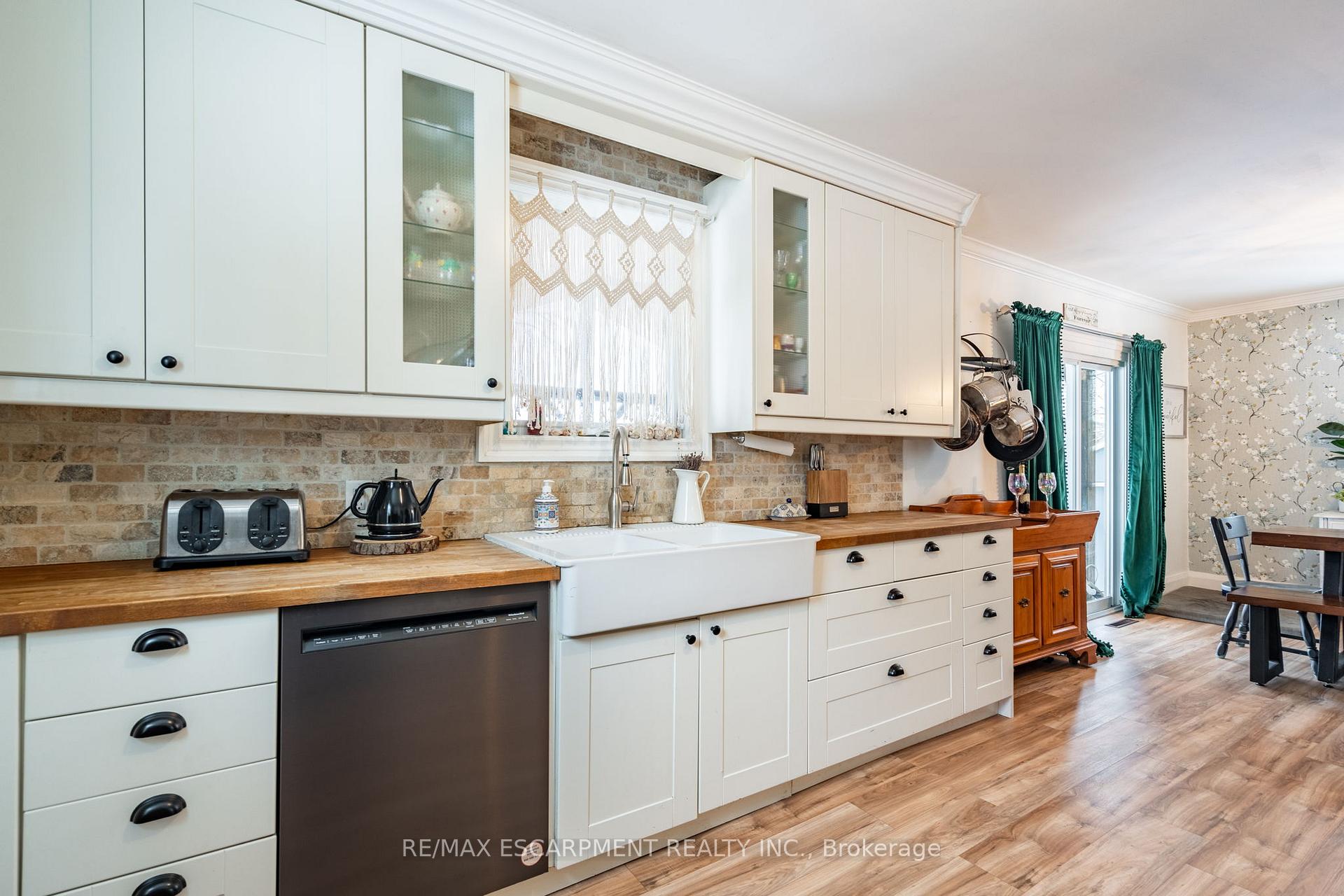 Photo 18 of 529 Forks Road, Welland, Broadway — HOMEH