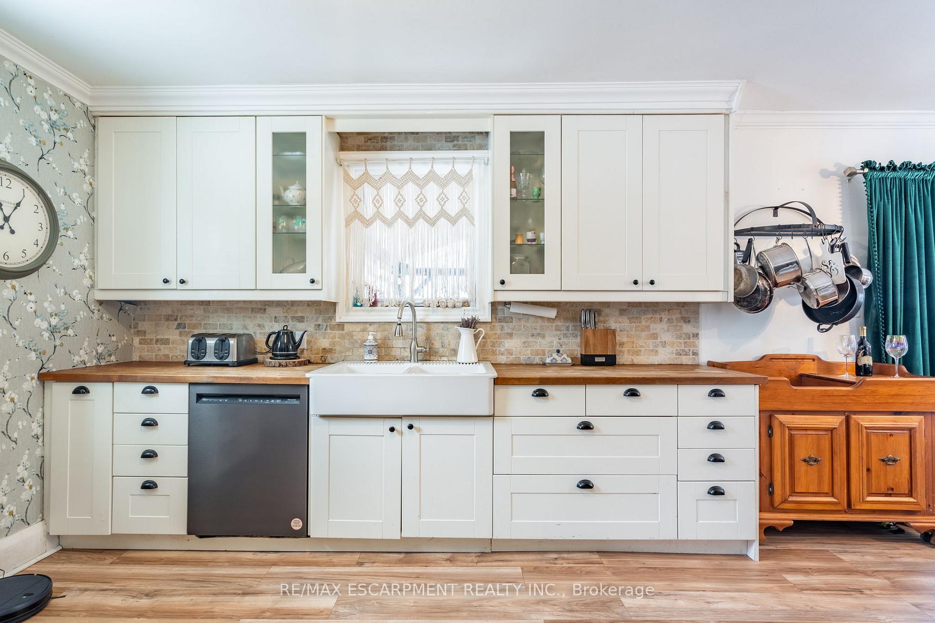 Photo 19 of 529 Forks Road, Welland, Broadway — HOMEH