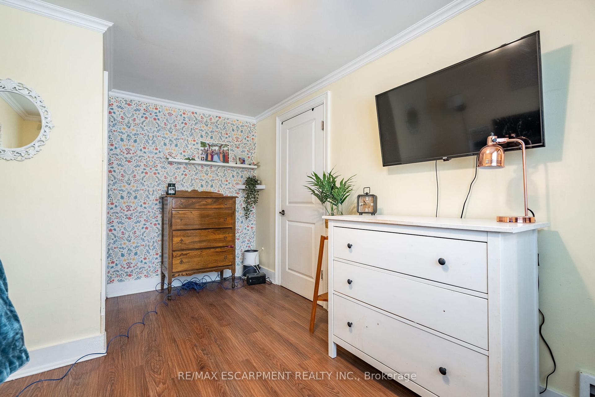 Photo 28 of 529 Forks Road, Welland, Broadway — HOMEH