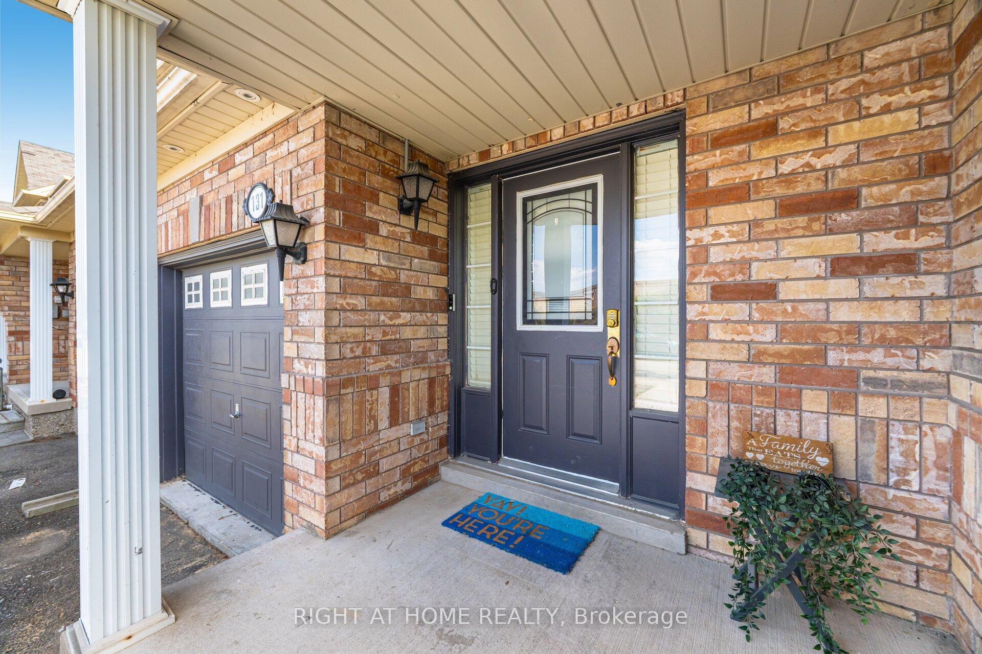 Photo 4 of 131 Crystal Glen Crescent, Brampton, Credit Valley — HOMEH