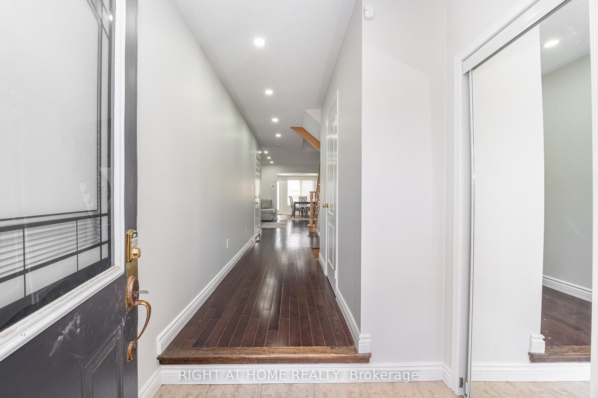Photo 8 of 131 Crystal Glen Crescent, Brampton, Credit Valley — HOMEH