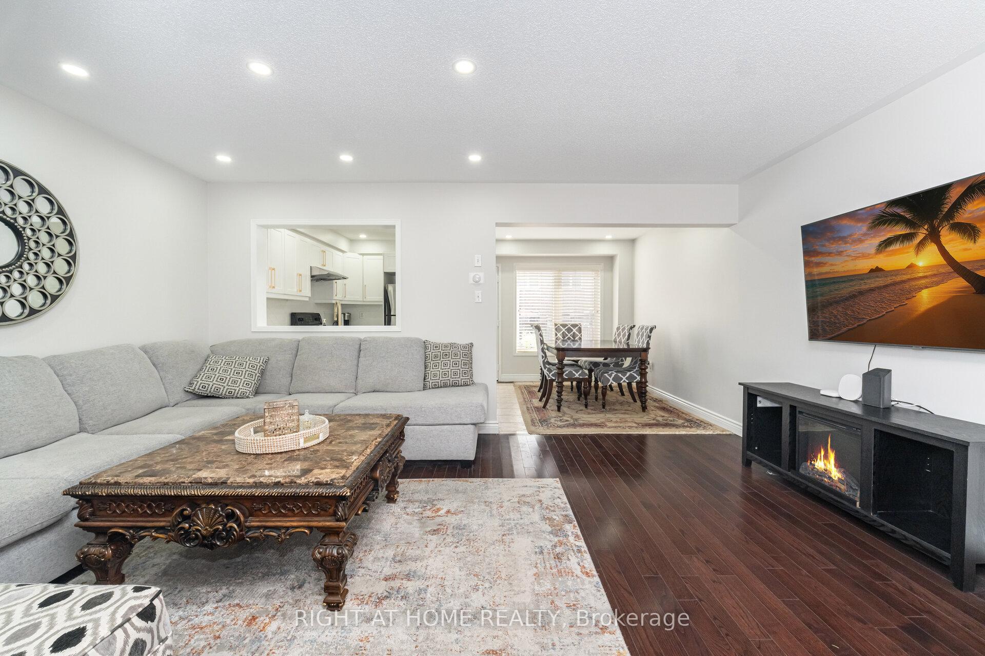 Photo 7 of 131 Crystal Glen Crescent, Brampton, Credit Valley — HOMEH
