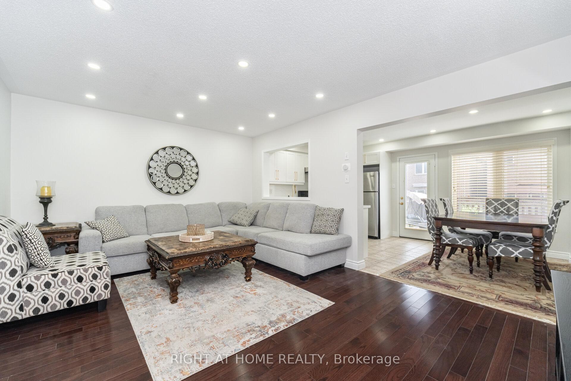 Photo 9 of 131 Crystal Glen Crescent, Brampton, Credit Valley — HOMEH