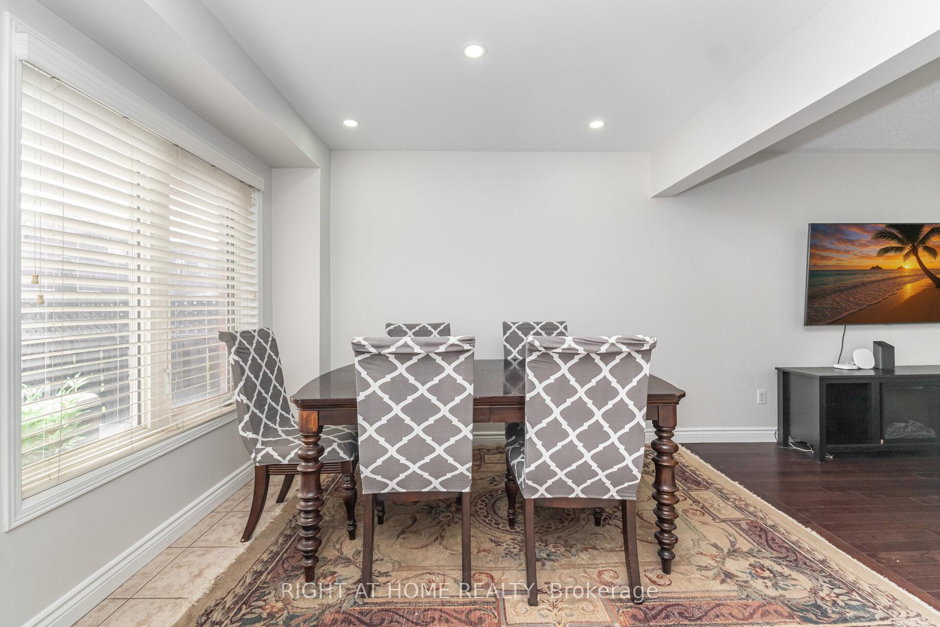 Photo 13 of 131 Crystal Glen Crescent, Brampton, Credit Valley — HOMEH