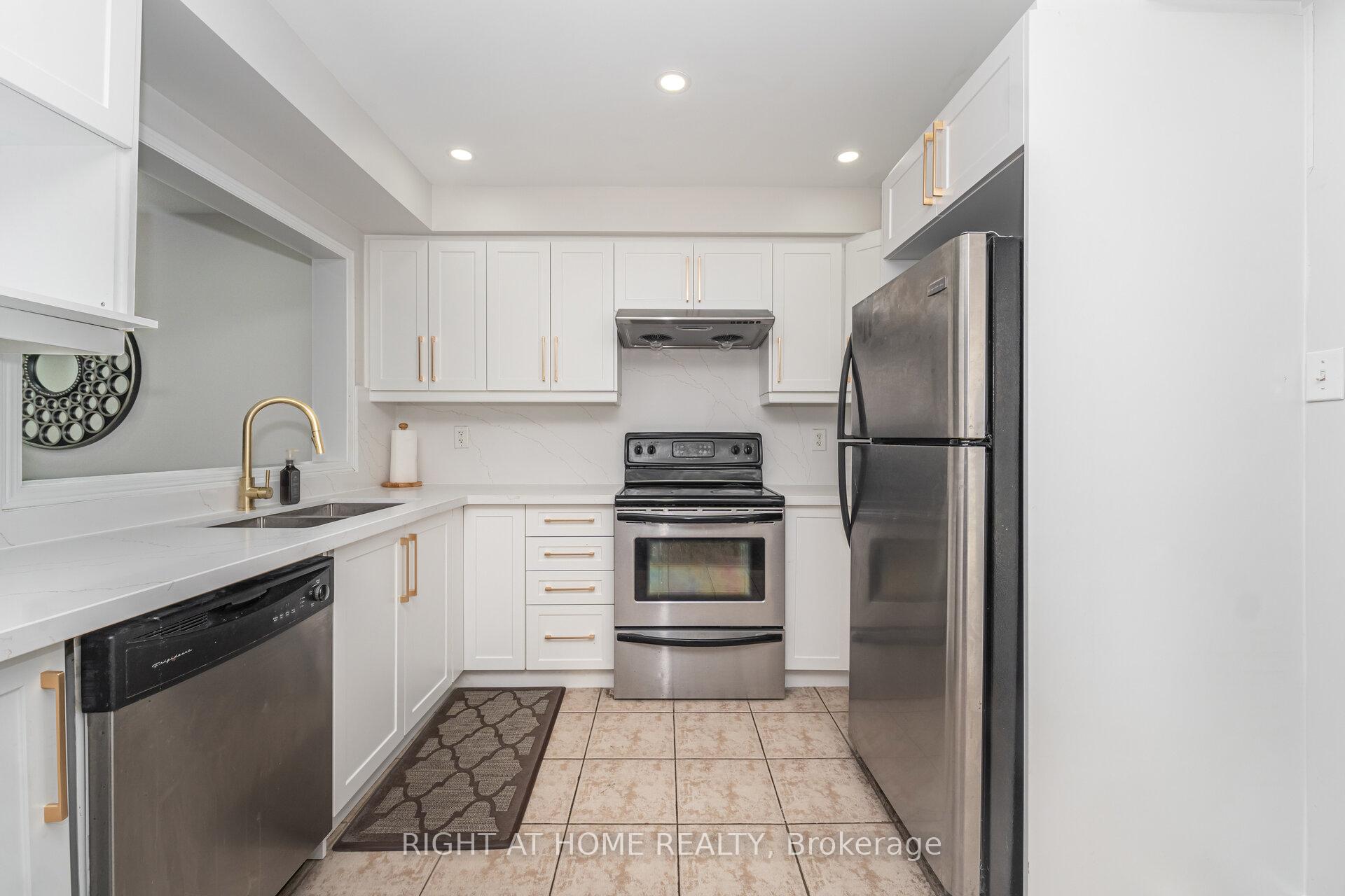 Photo 14 of 131 Crystal Glen Crescent, Brampton, Credit Valley — HOMEH