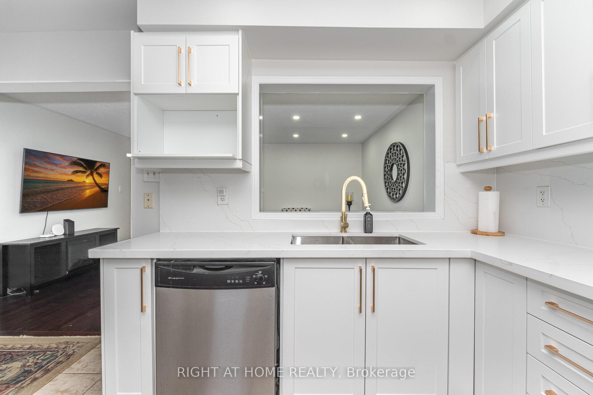 Photo 18 of 131 Crystal Glen Crescent, Brampton, Credit Valley — HOMEH