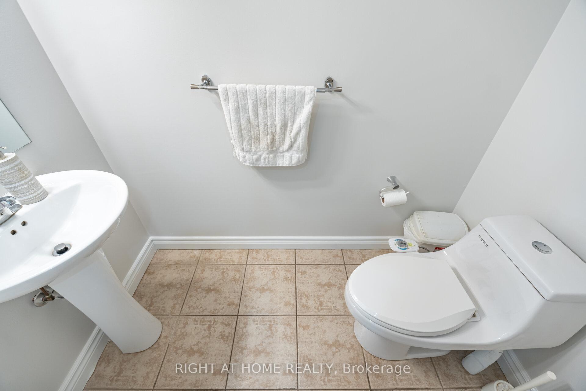 Photo 16 of 131 Crystal Glen Crescent, Brampton, Credit Valley — HOMEH
