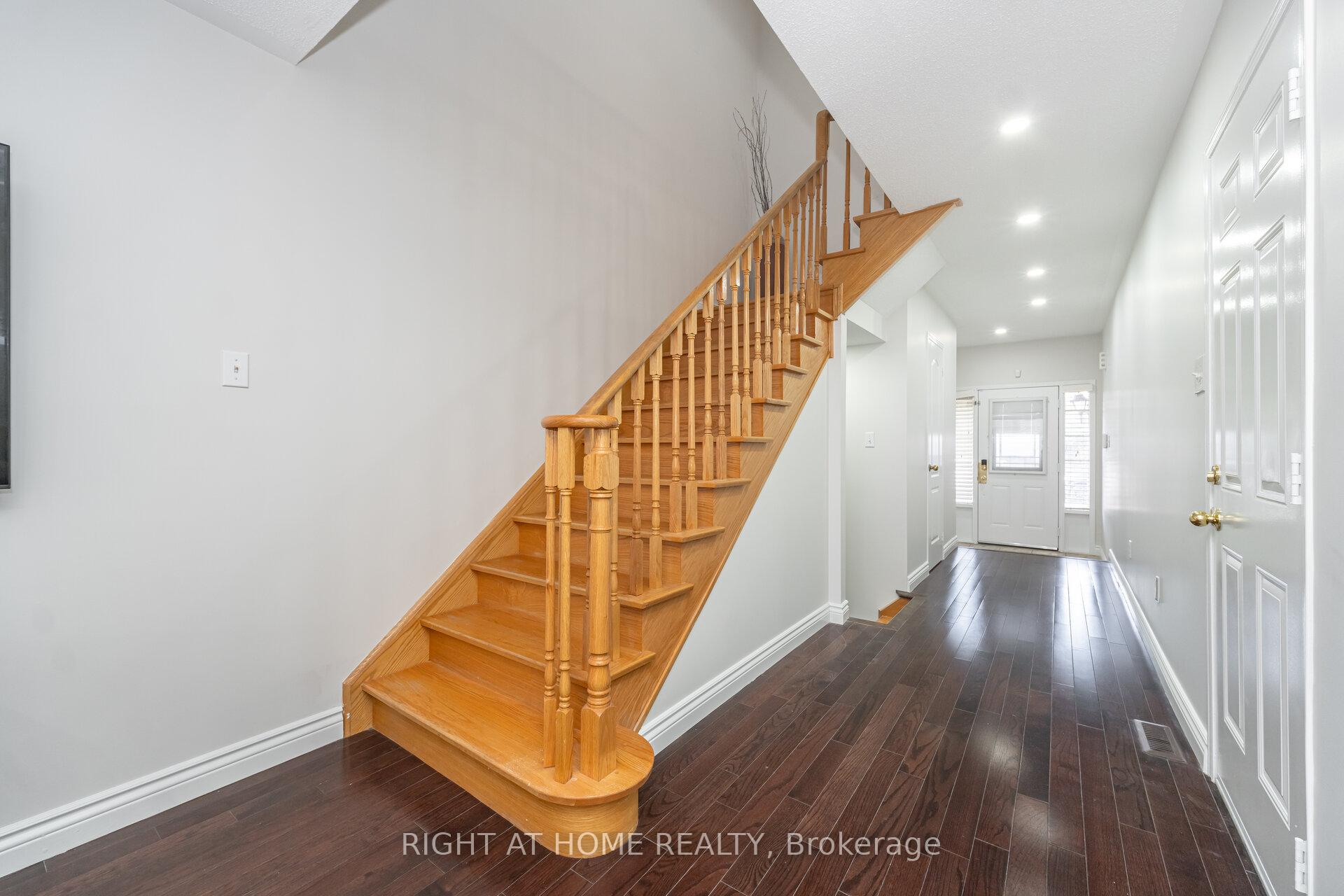 Photo 19 of 131 Crystal Glen Crescent, Brampton, Credit Valley — HOMEH