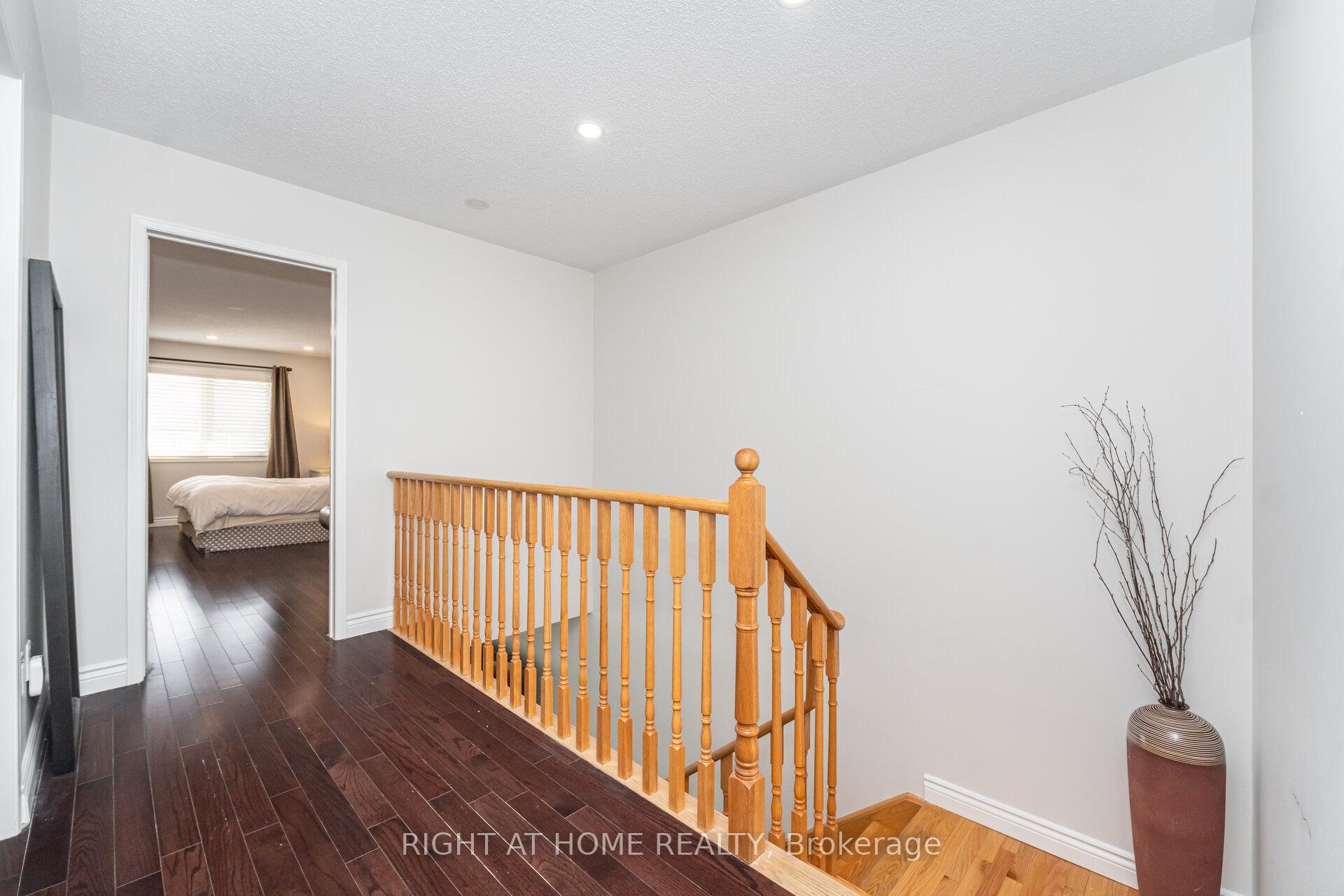 Photo 20 of 131 Crystal Glen Crescent, Brampton, Credit Valley — HOMEH