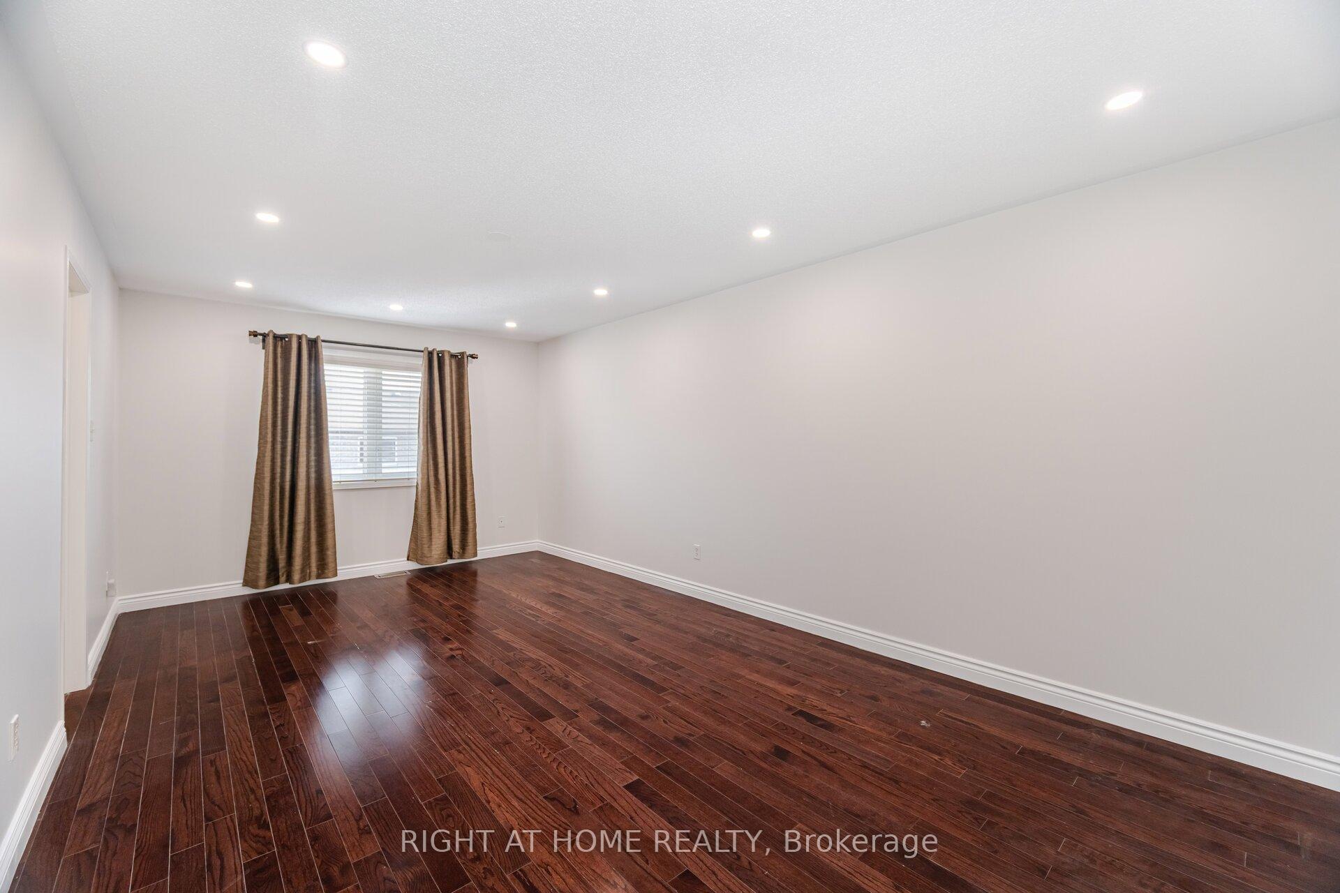 Photo 38 of 131 Crystal Glen Crescent, Brampton, Credit Valley — HOMEH