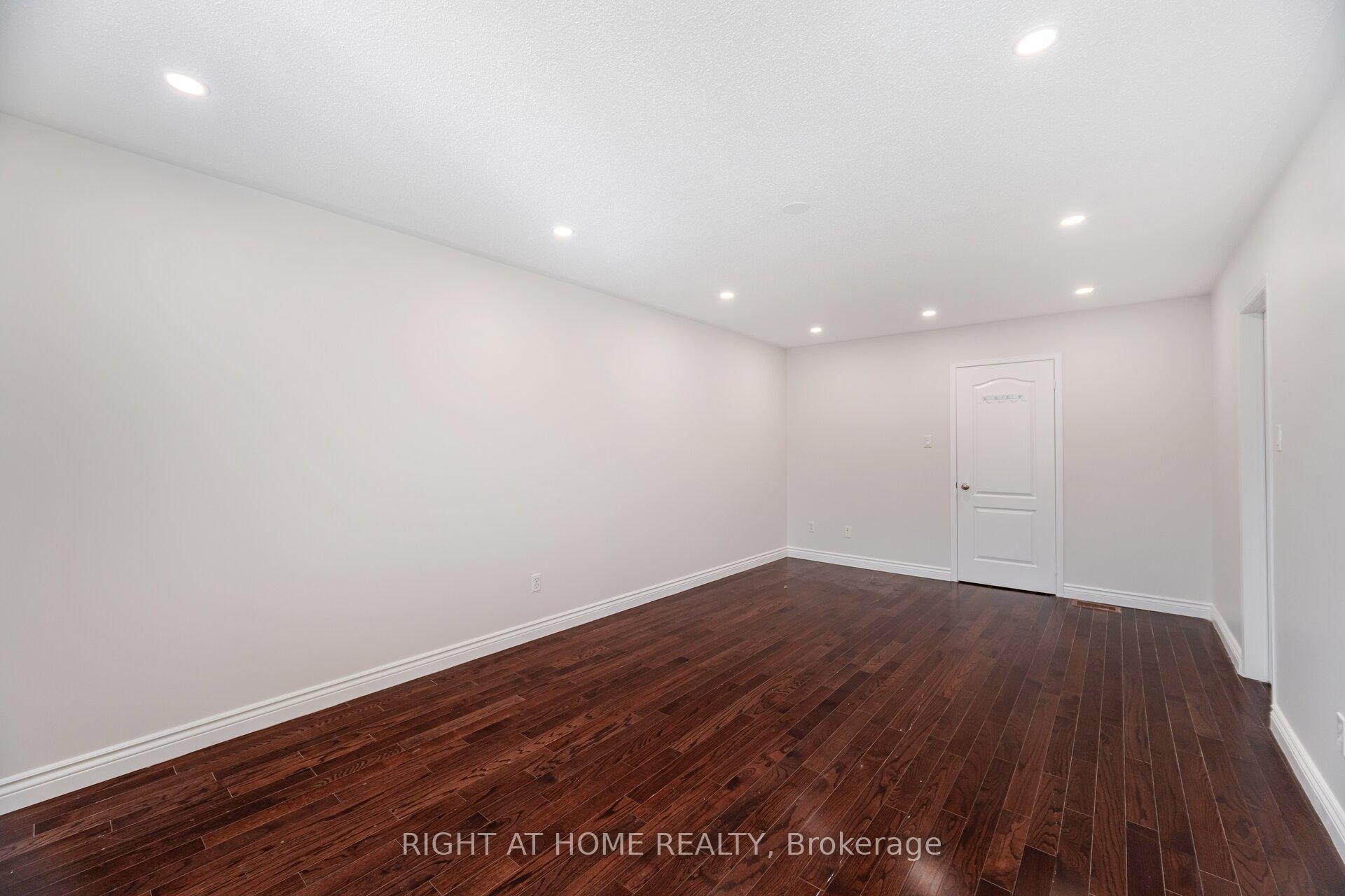 Photo 22 of 131 Crystal Glen Crescent, Brampton, Credit Valley — HOMEH