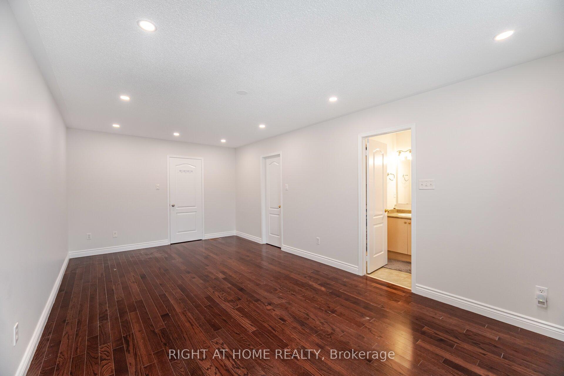Photo 23 of 131 Crystal Glen Crescent, Brampton, Credit Valley — HOMEH