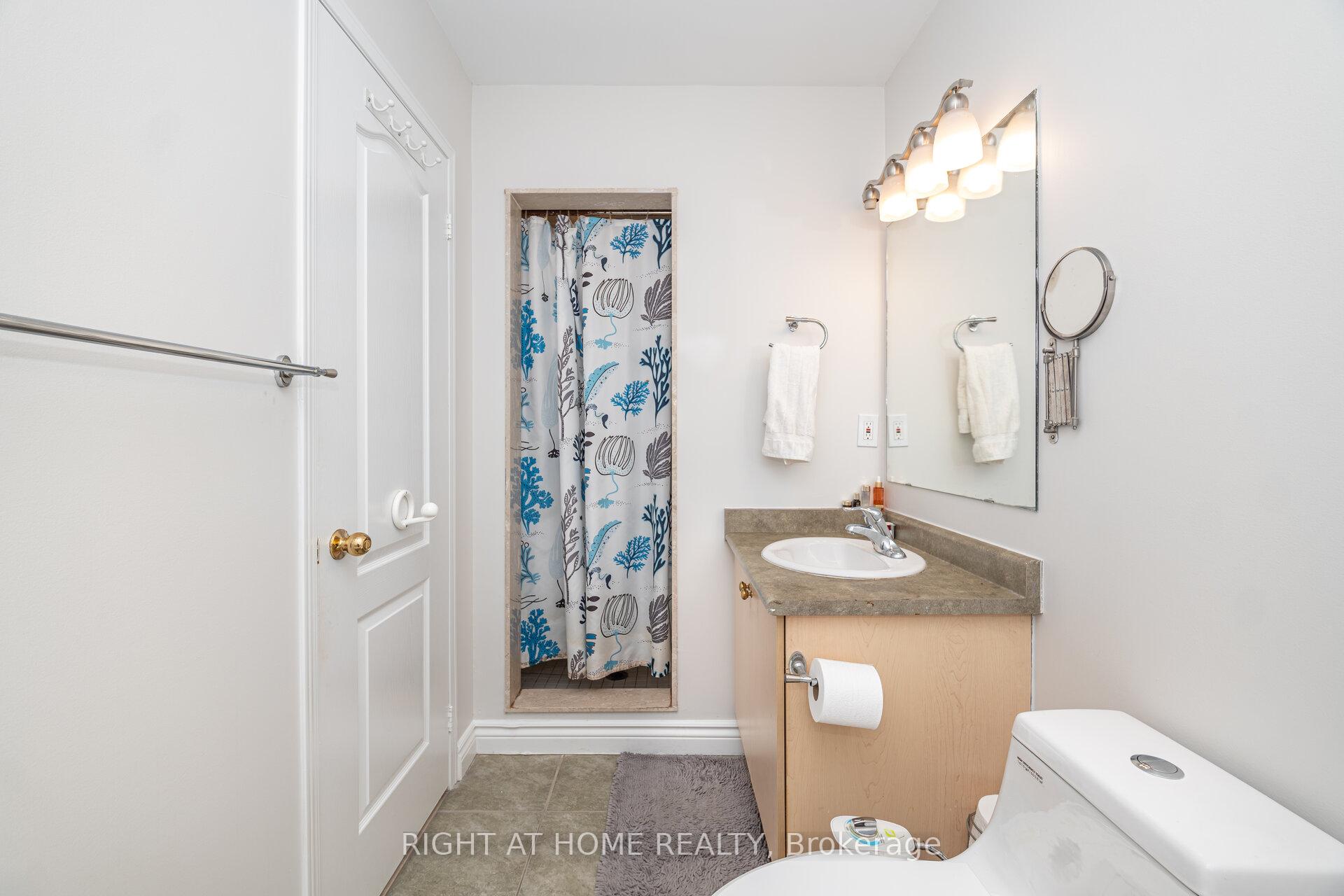 Photo 25 of 131 Crystal Glen Crescent, Brampton, Credit Valley — HOMEH