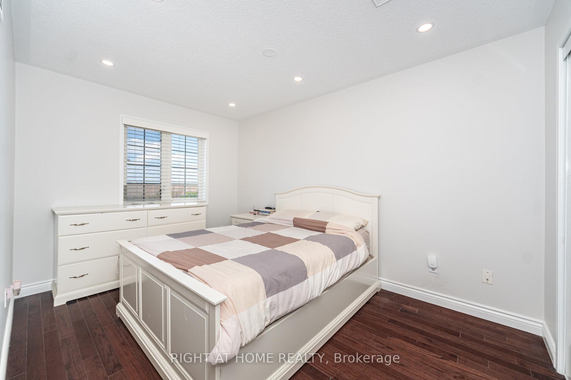 Photo 31 of 131 Crystal Glen Crescent, Brampton, Credit Valley — HOMEH