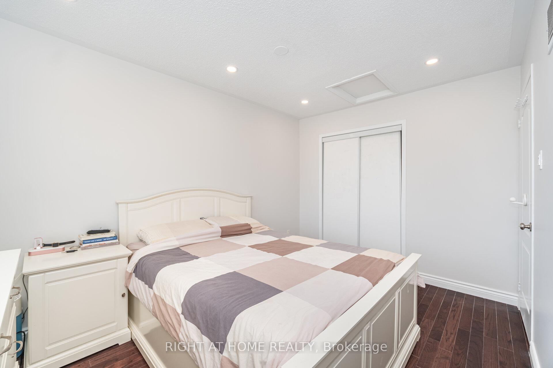 Photo 26 of 131 Crystal Glen Crescent, Brampton, Credit Valley — HOMEH